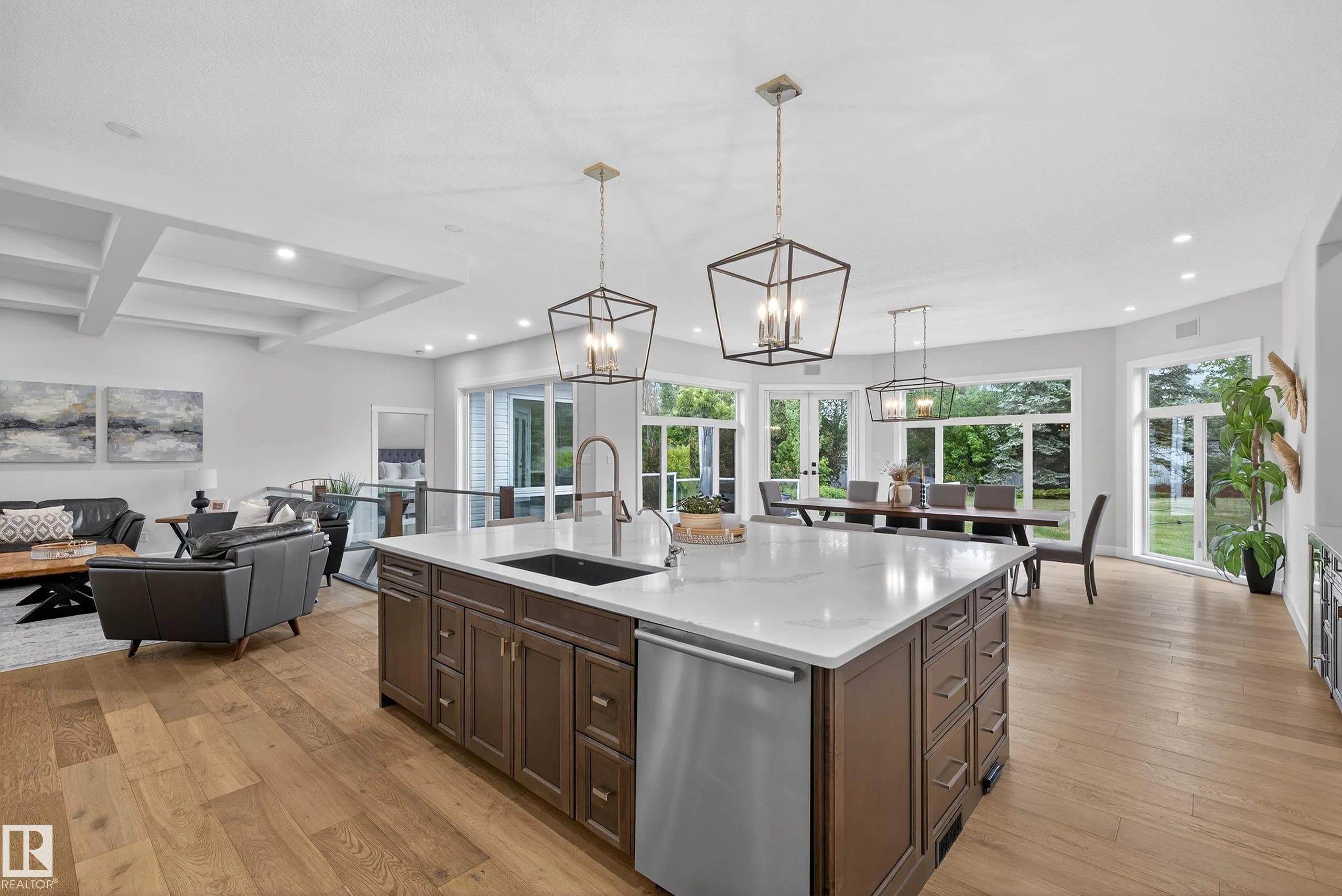 525 ESTATE DRIVE