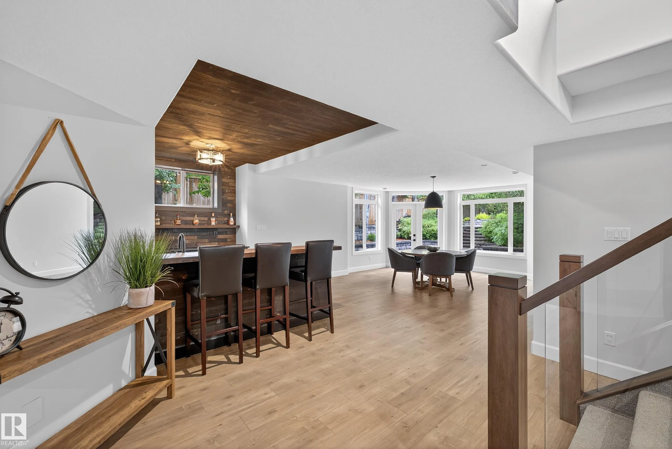525 ESTATE DRIVE