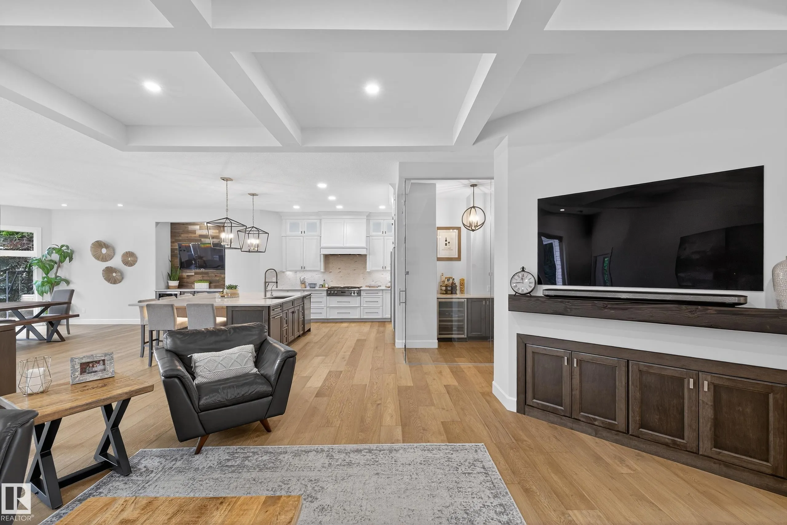 525 ESTATE DRIVE