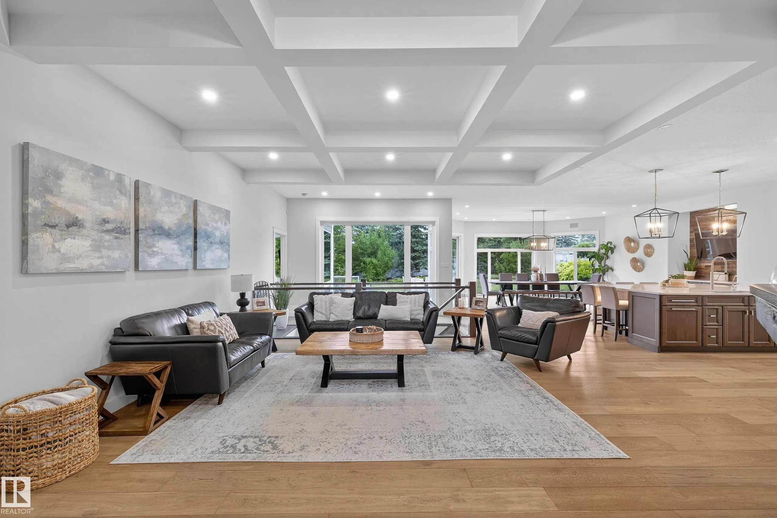 525 ESTATE DRIVE