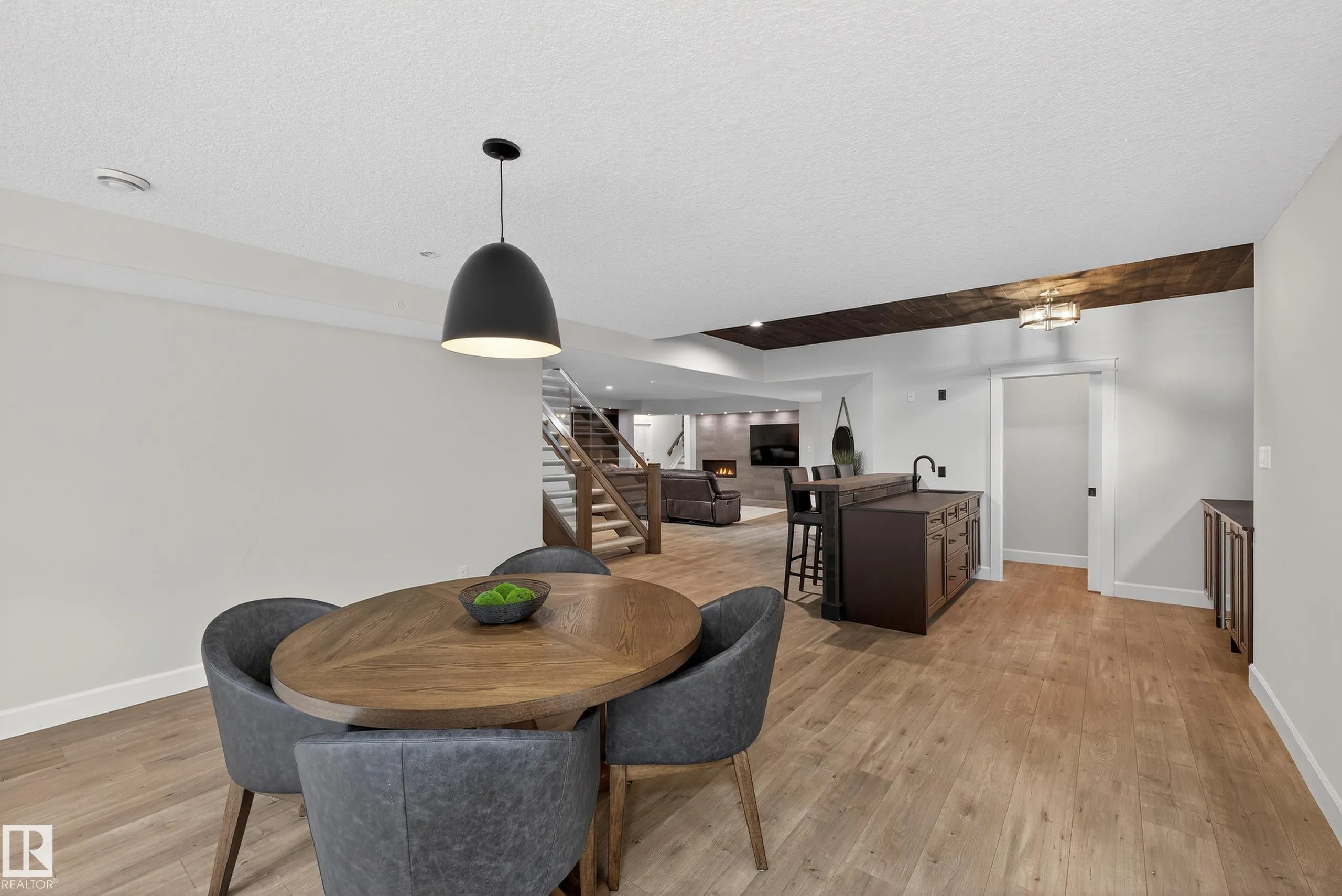 525 ESTATE DRIVE