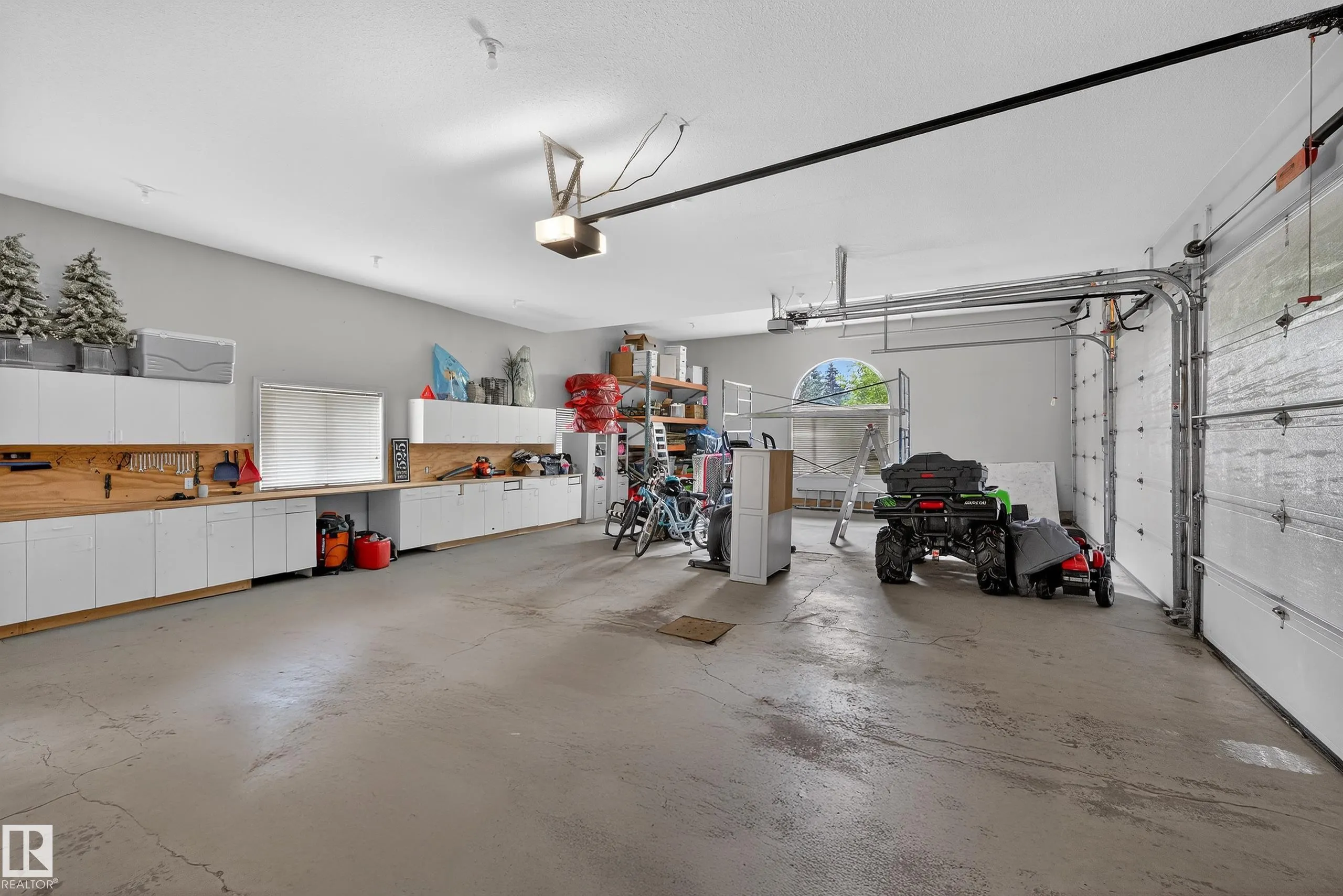 525 ESTATE DRIVE