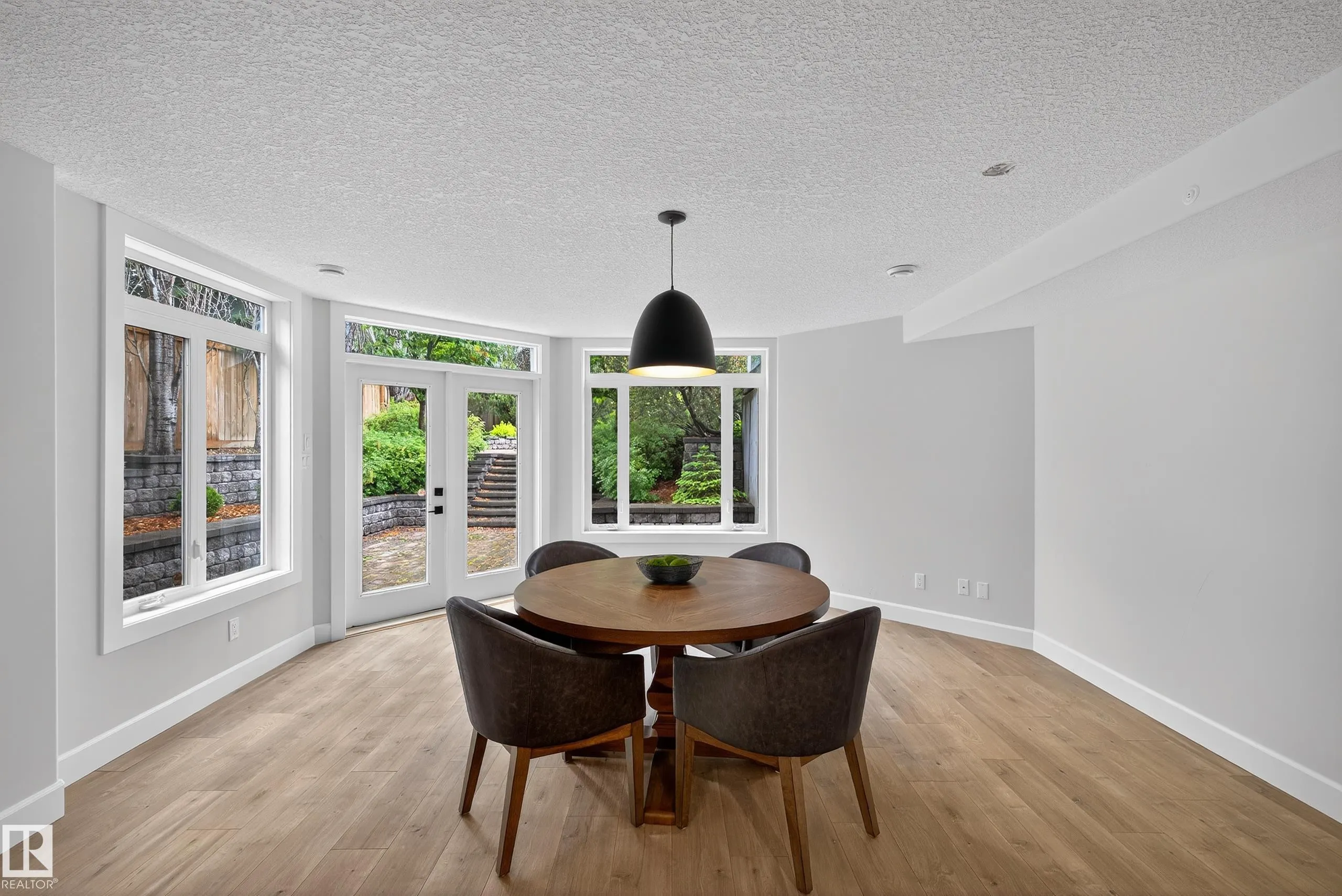 525 ESTATE DRIVE