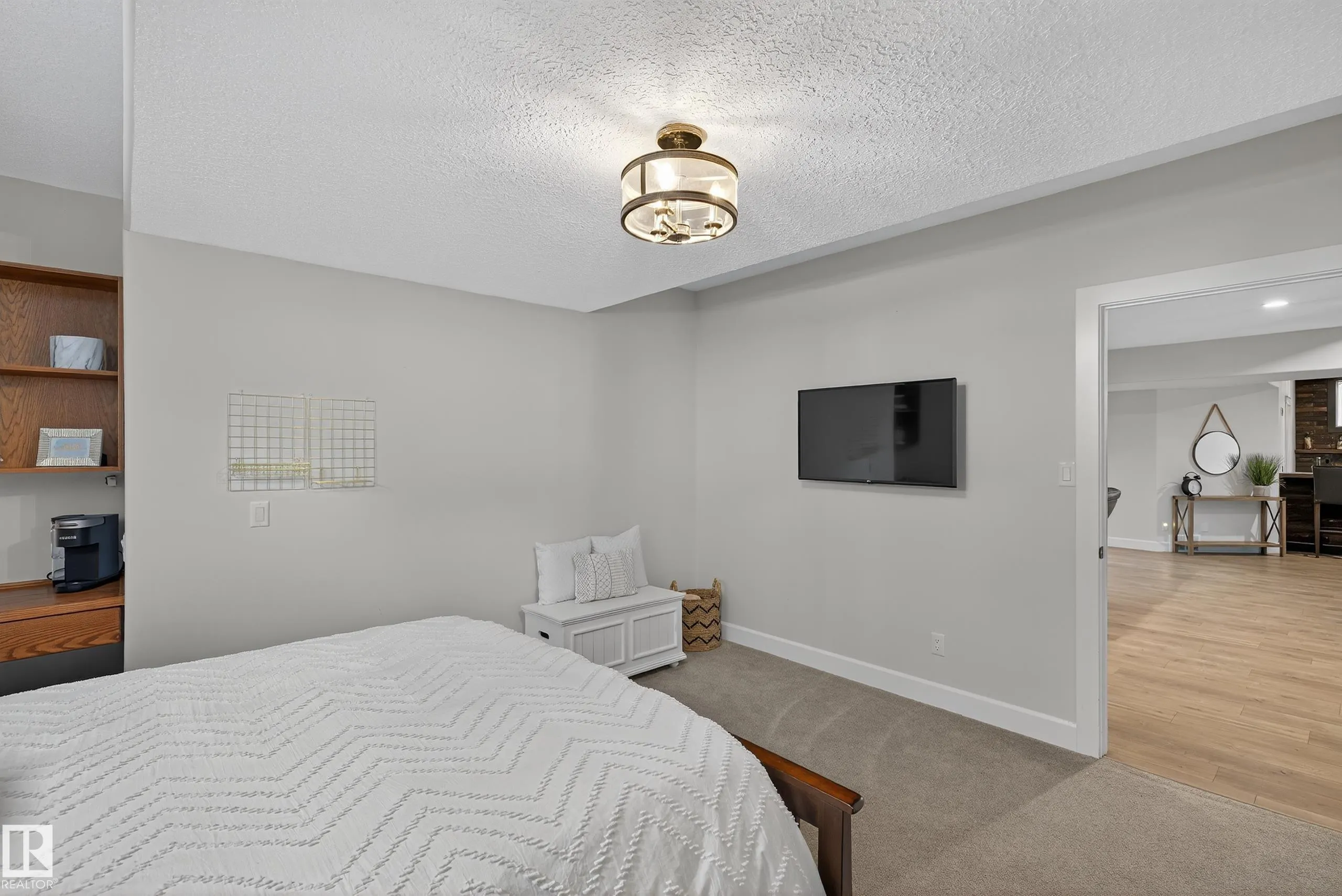 525 ESTATE DRIVE