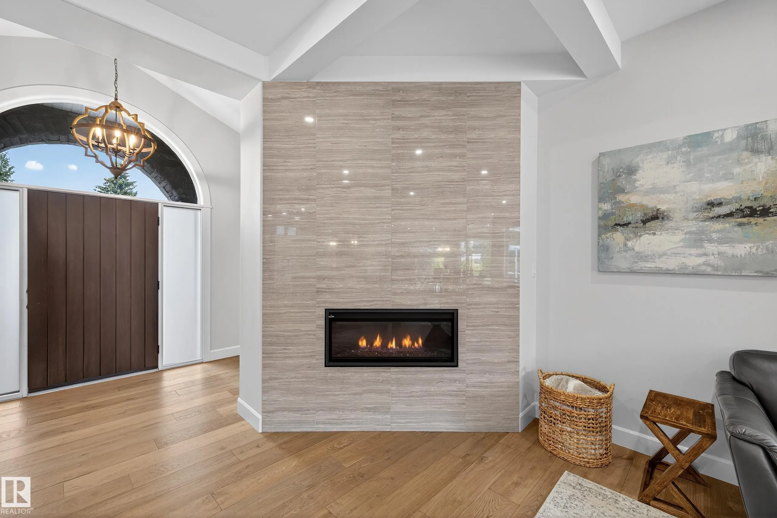 525 ESTATE DRIVE