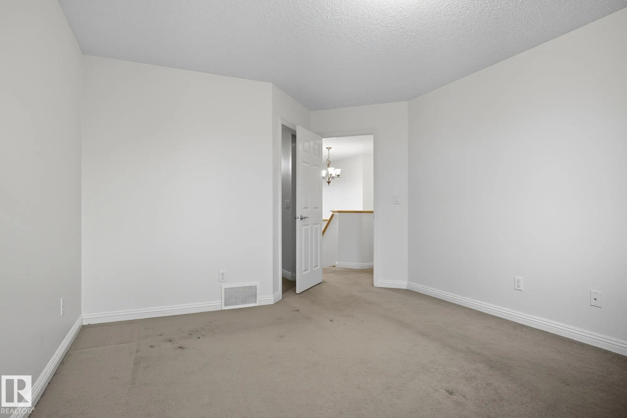548 ADAMS Way