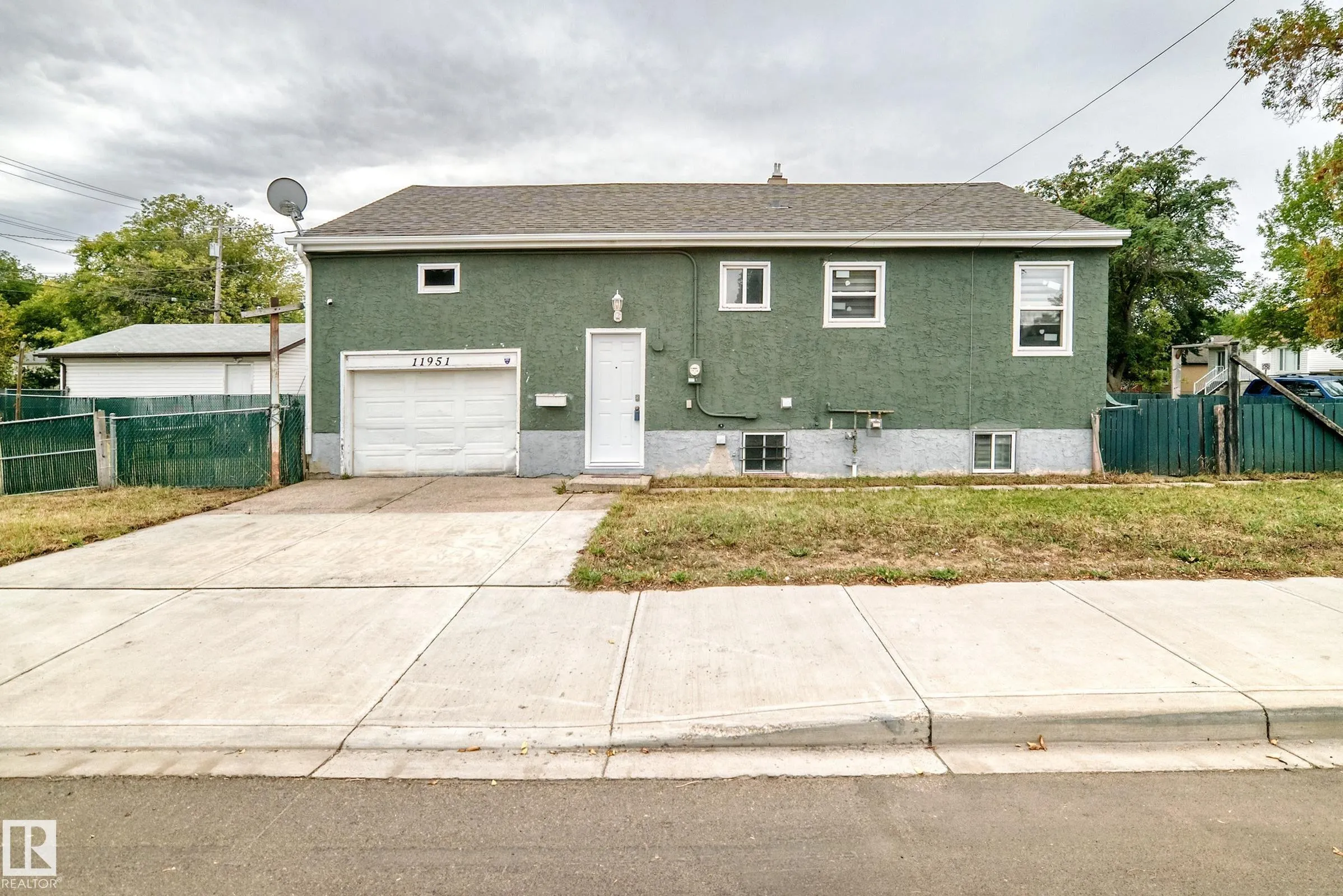 11951 77 Street