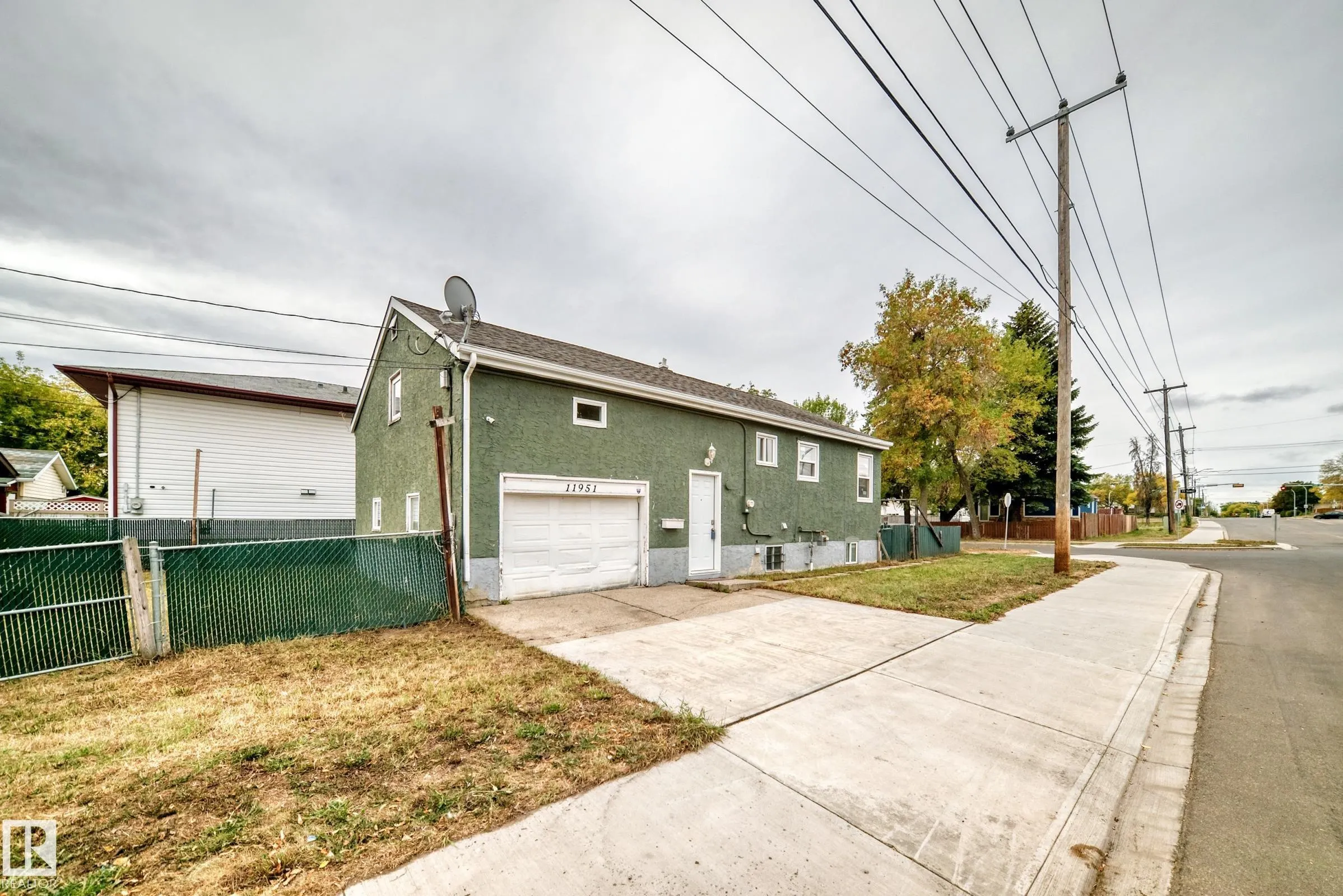 11951 77 Street