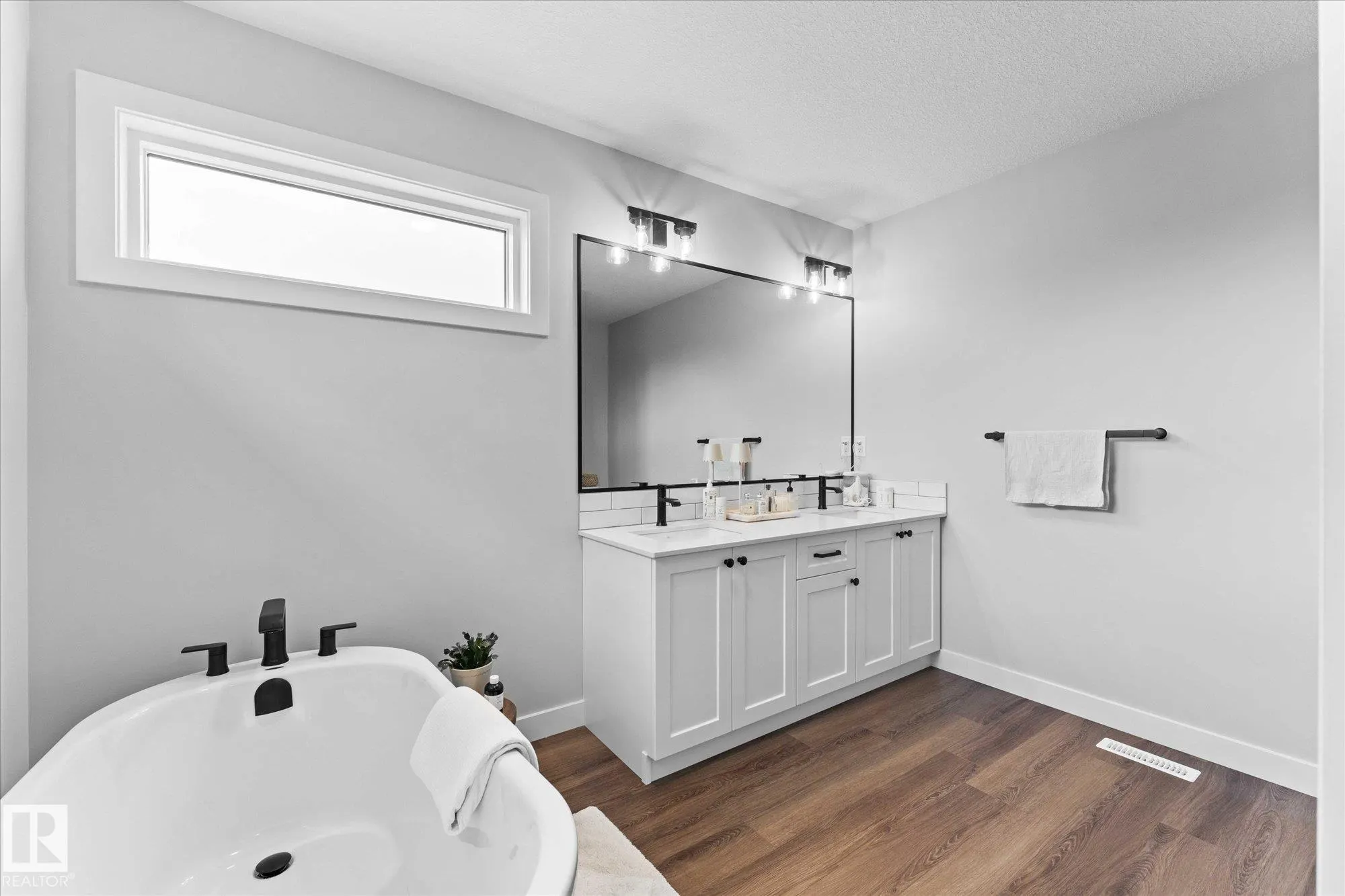 17 SUMAC Close