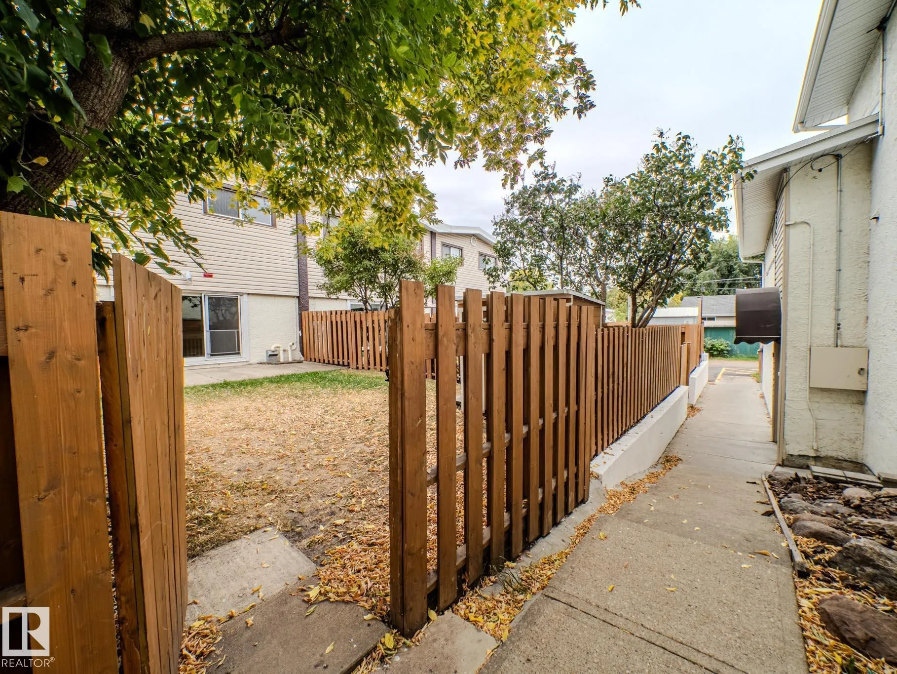 16405 89 Avenue
