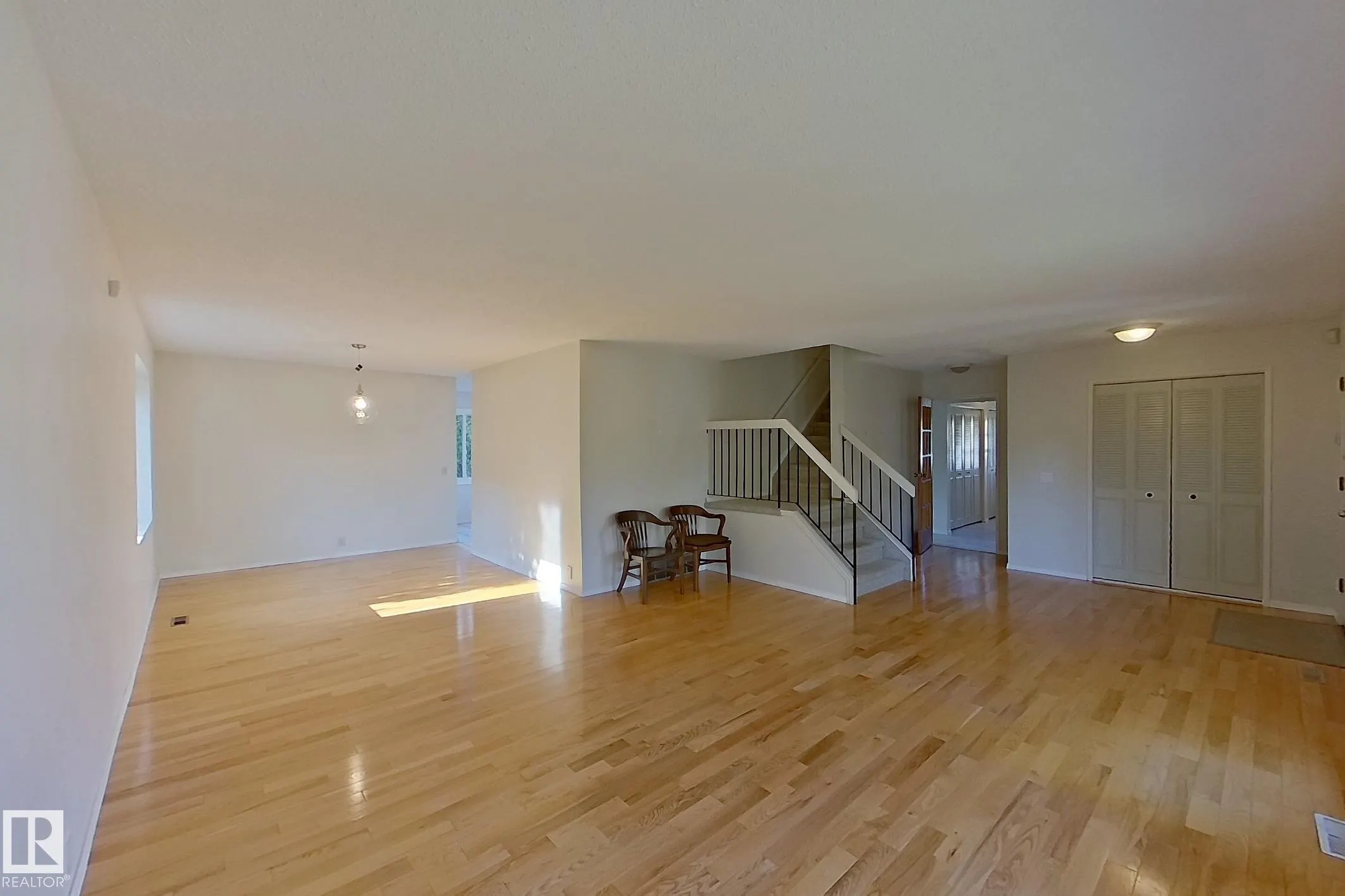 59 WOODCREST Avenue
