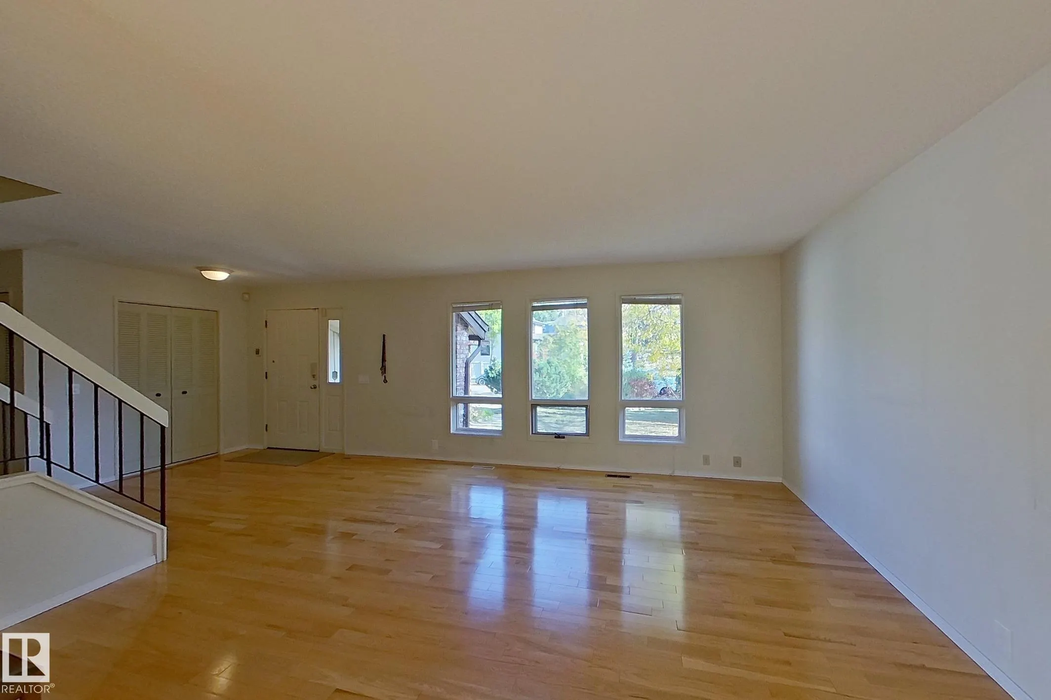 59 WOODCREST Avenue