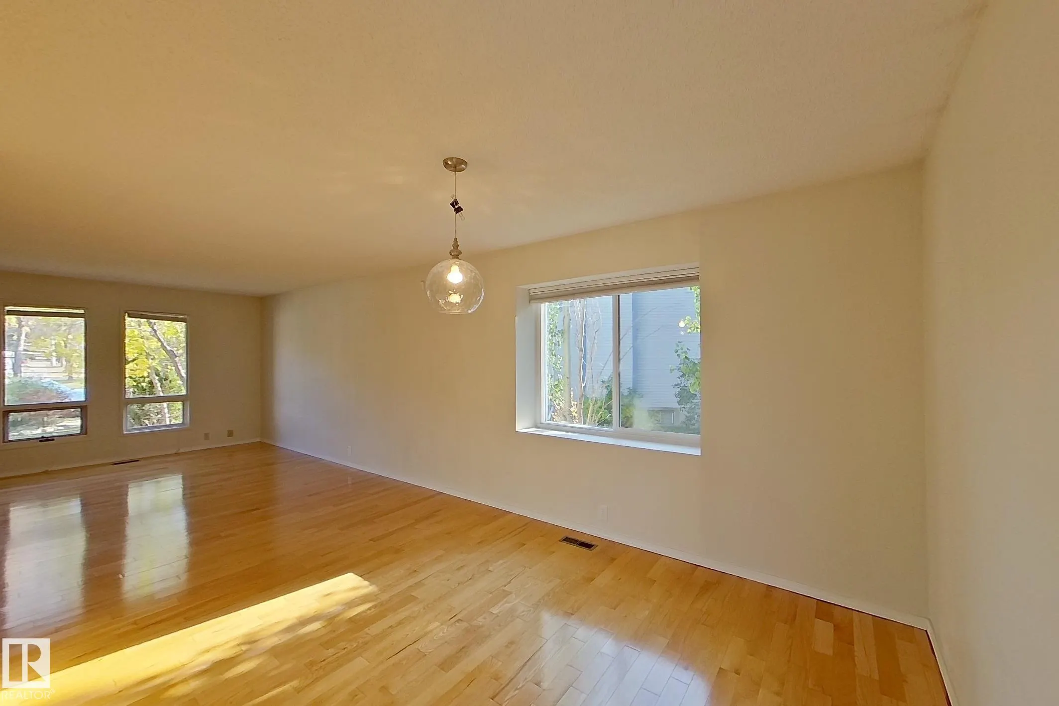 59 WOODCREST Avenue