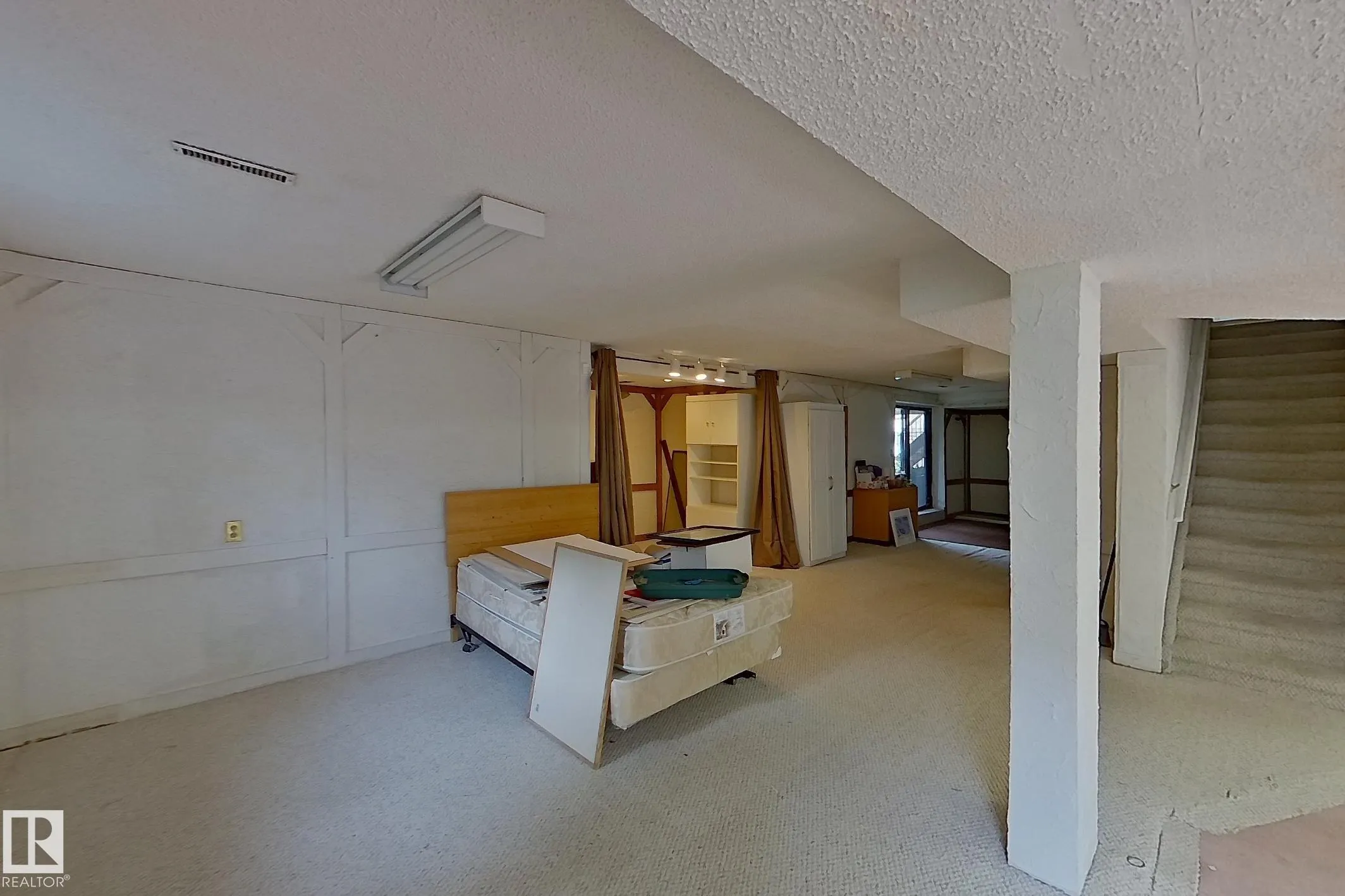 59 WOODCREST Avenue