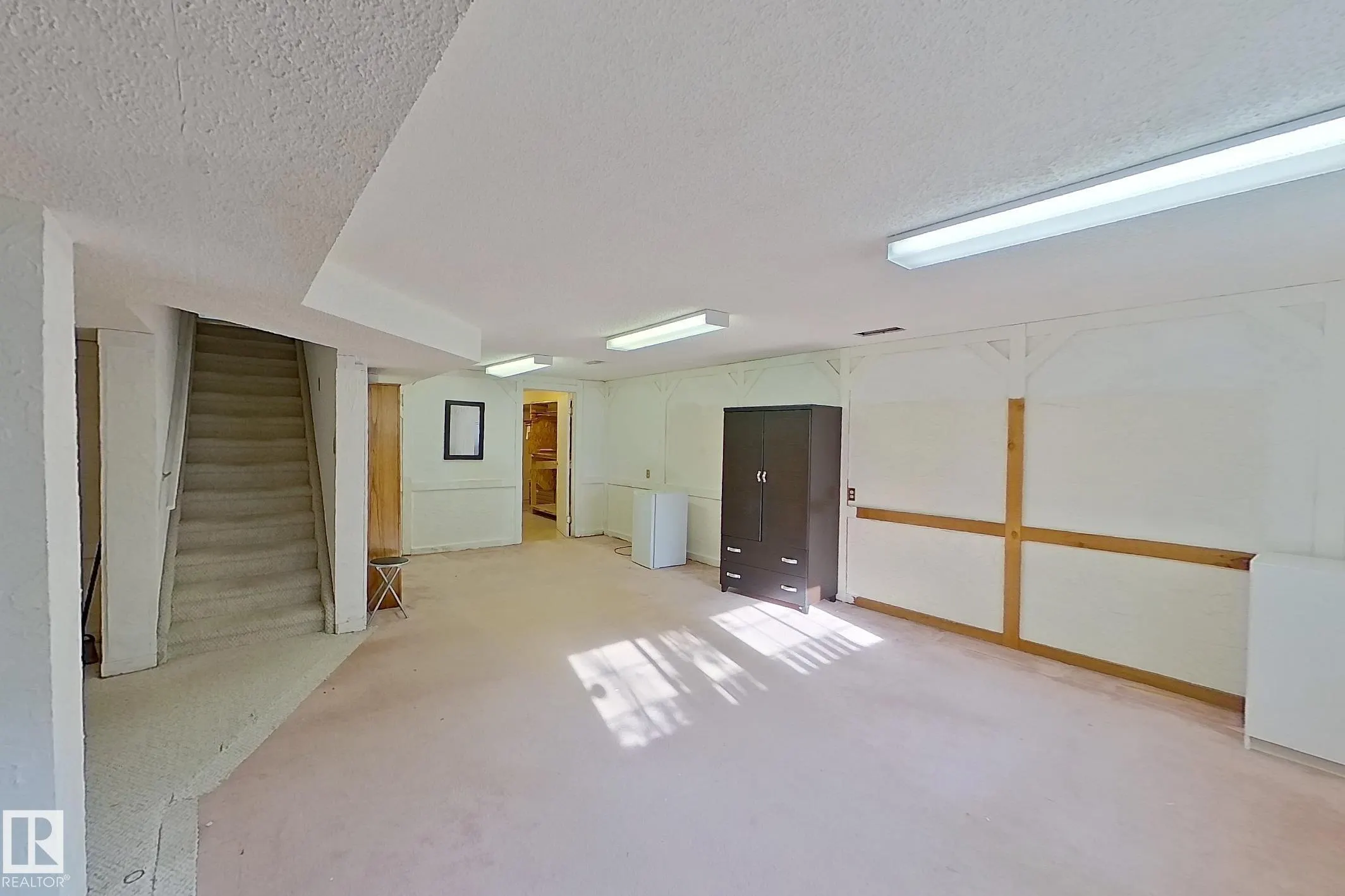 59 WOODCREST Avenue