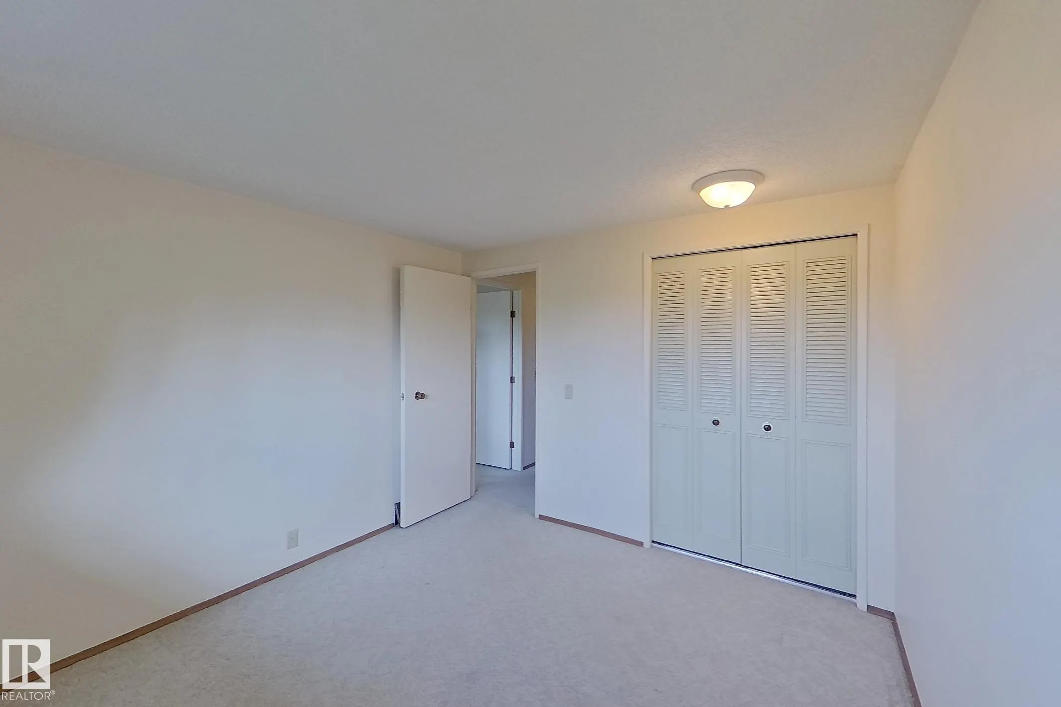 59 WOODCREST Avenue