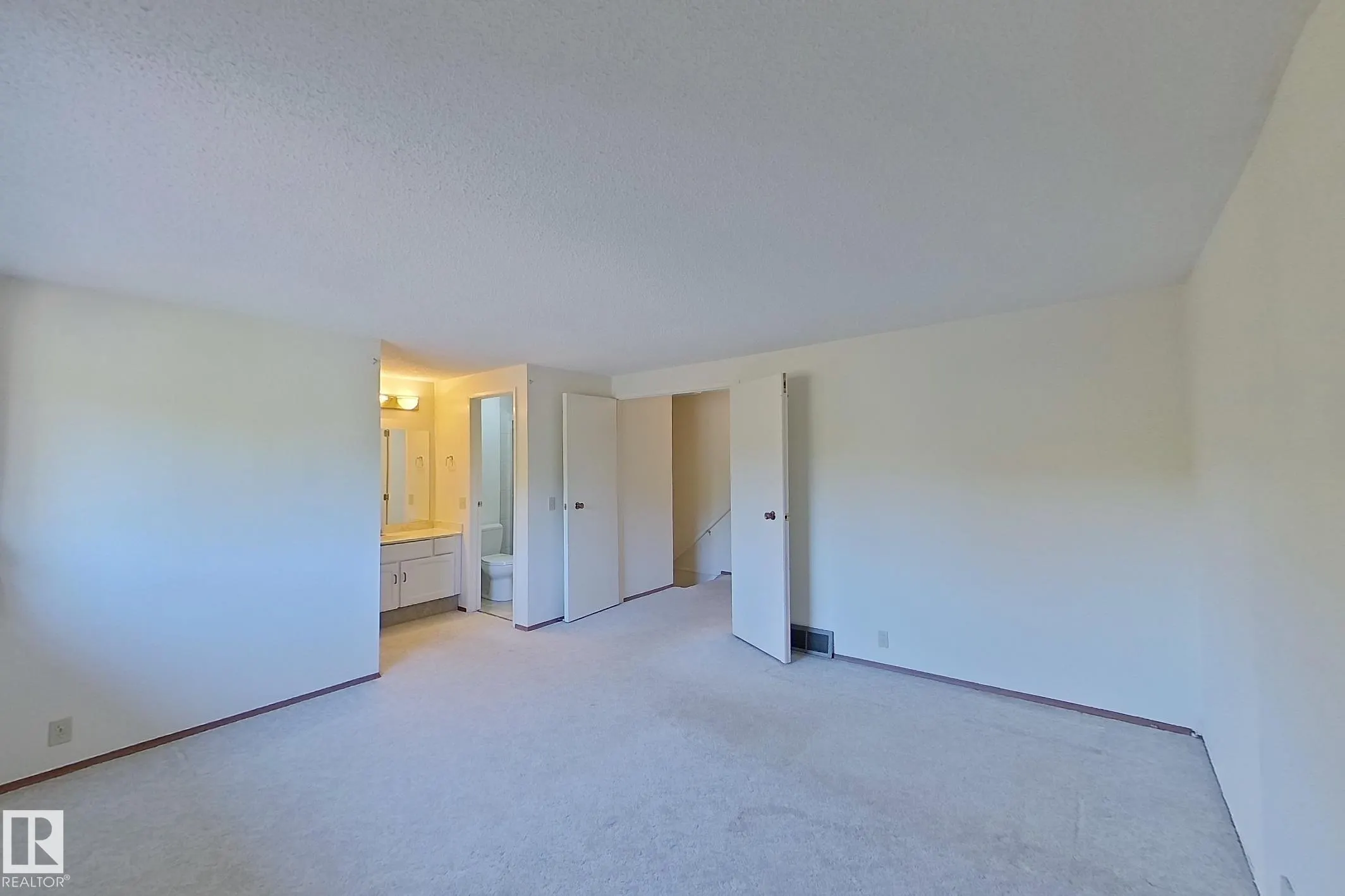 59 WOODCREST Avenue