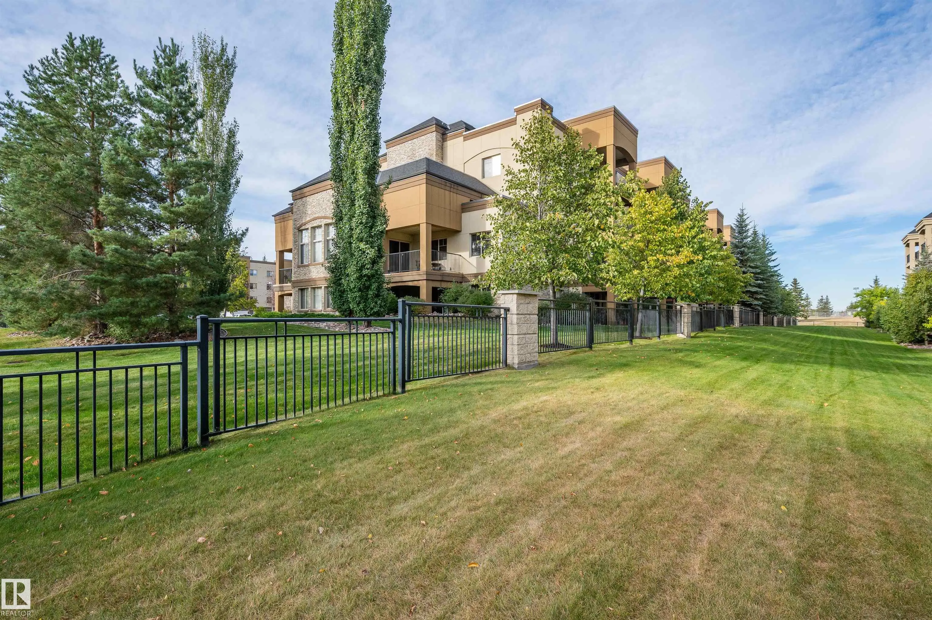 400 Palisades Way