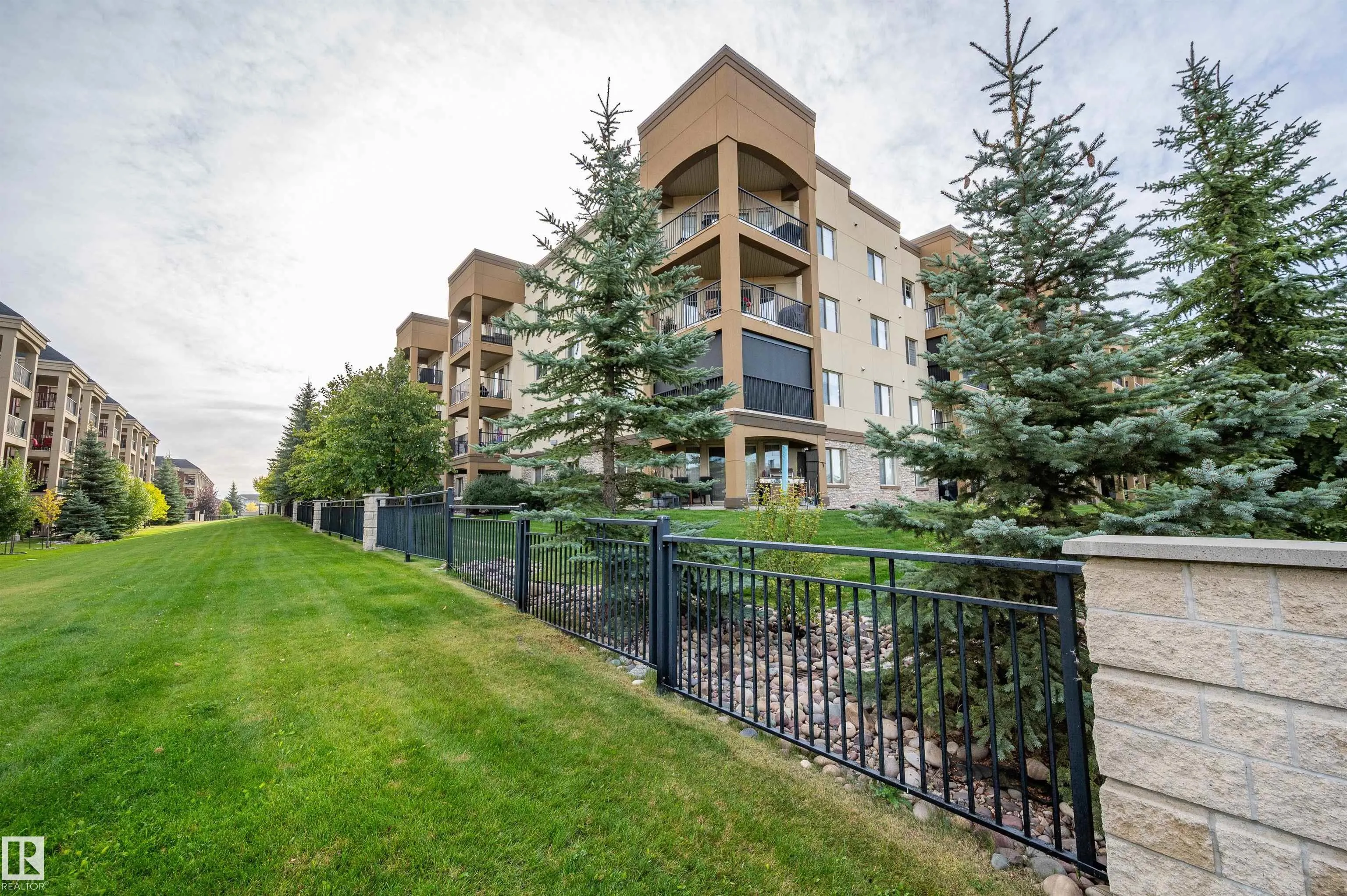 400 Palisades Way