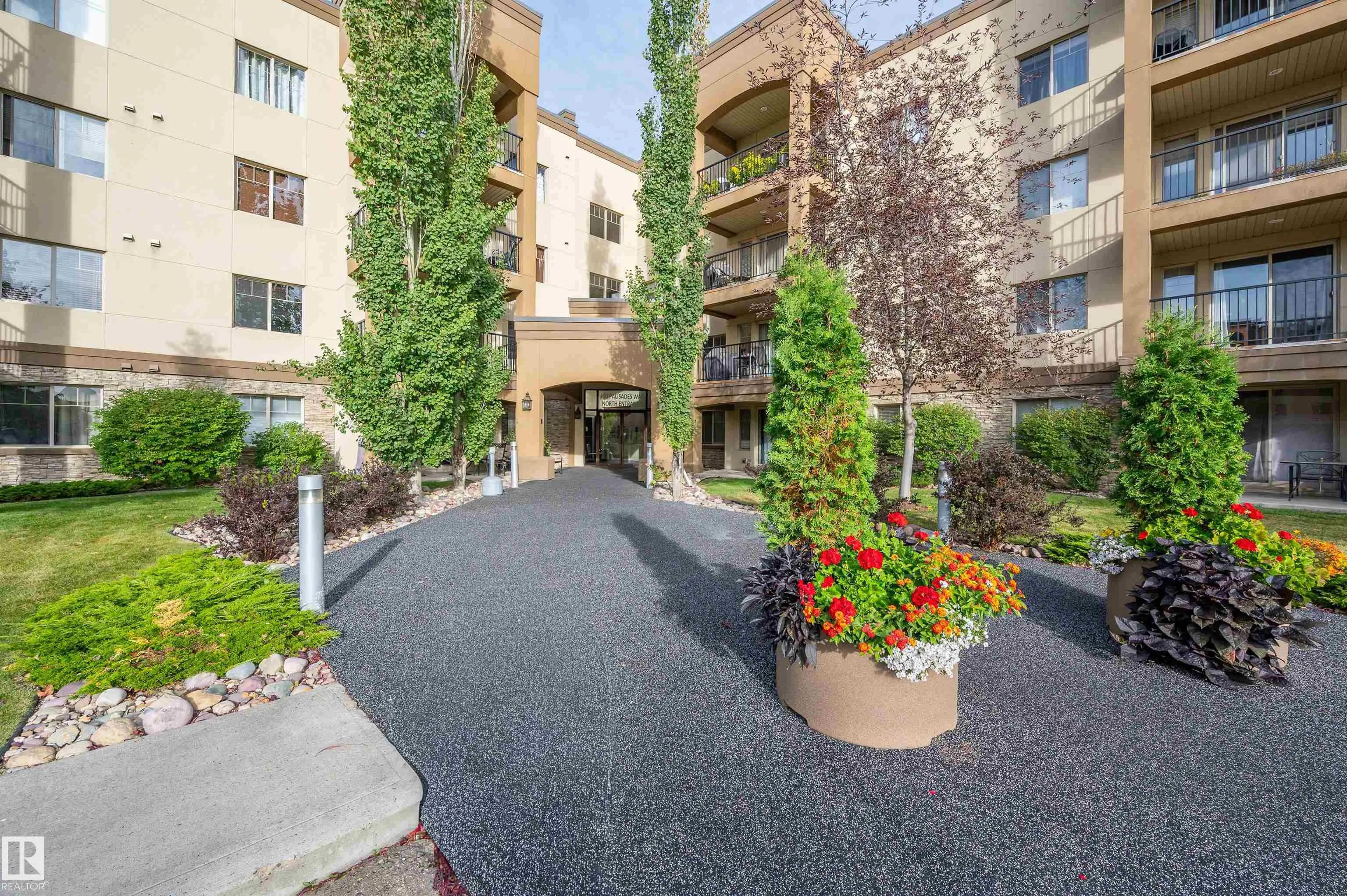400 Palisades Way