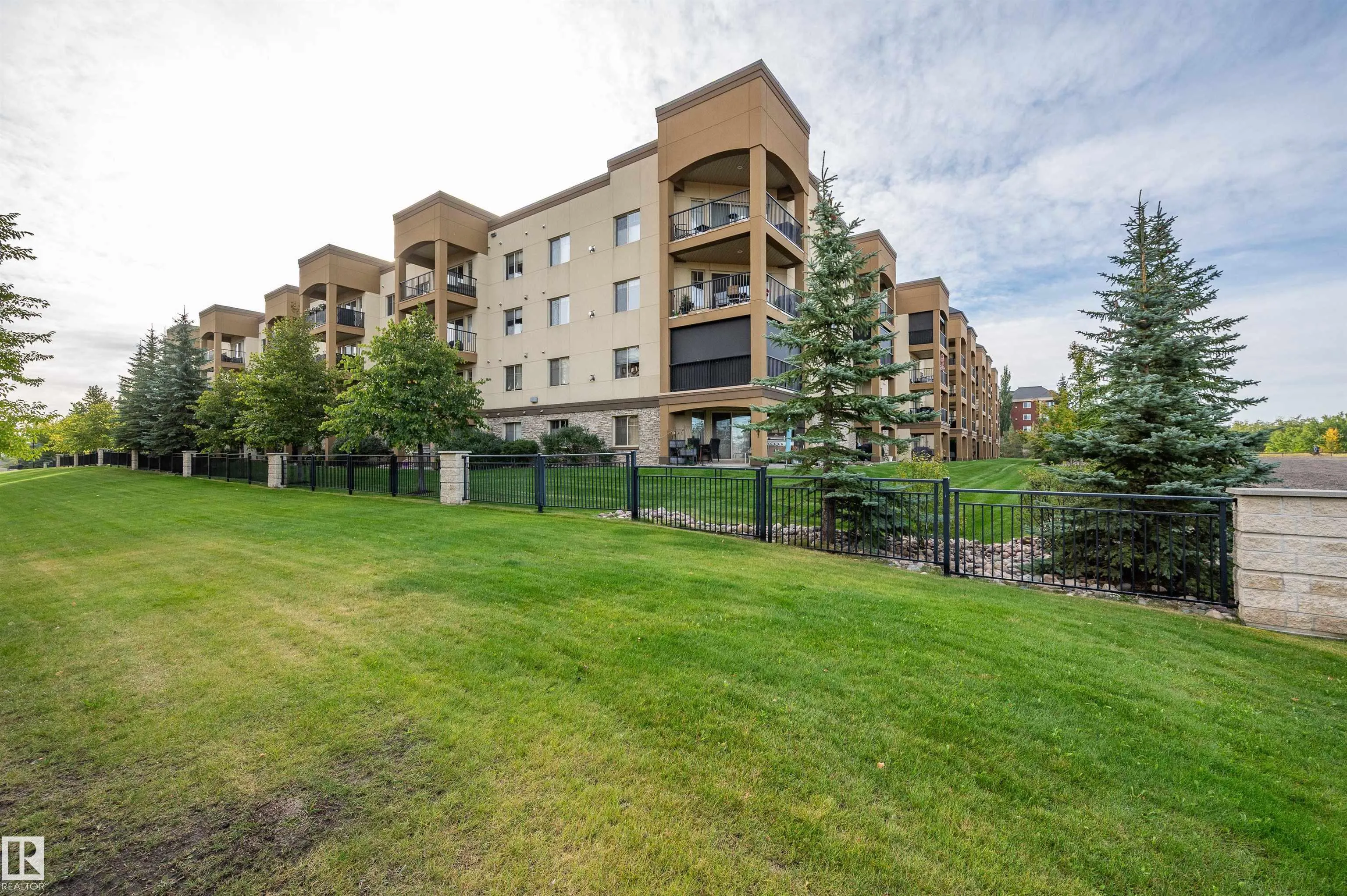 400 Palisades Way