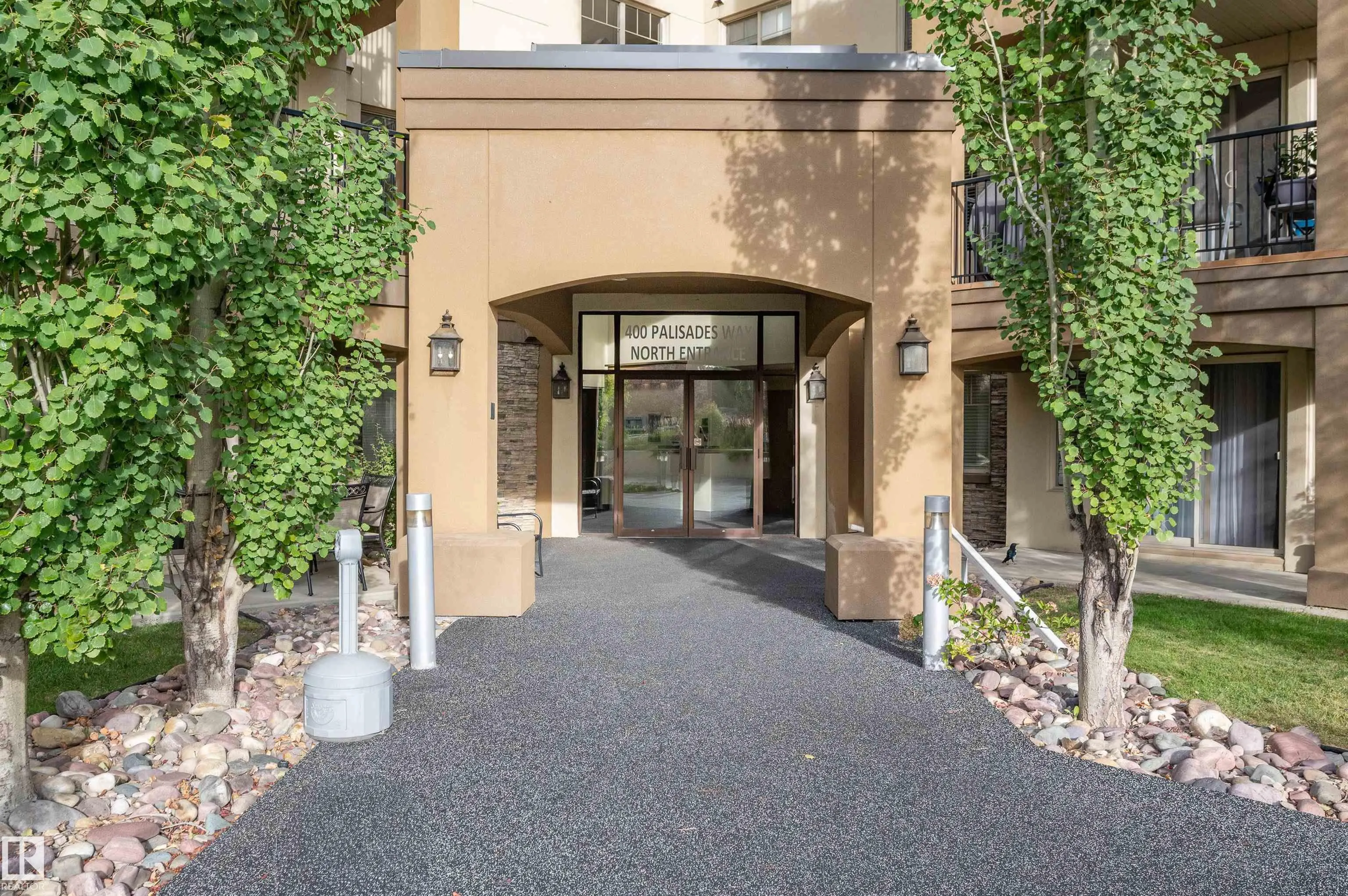 400 Palisades Way