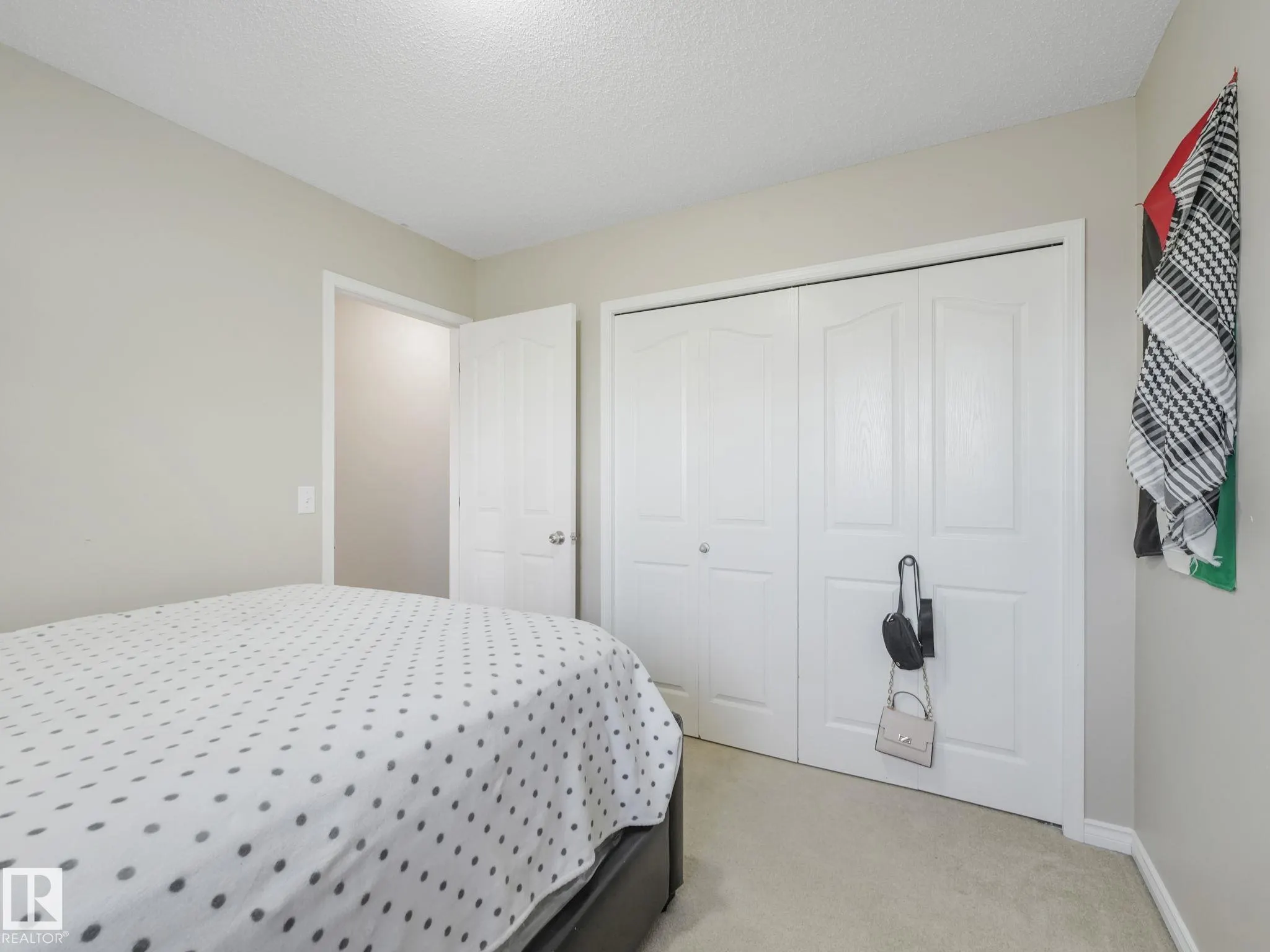 11807 170 Avenue