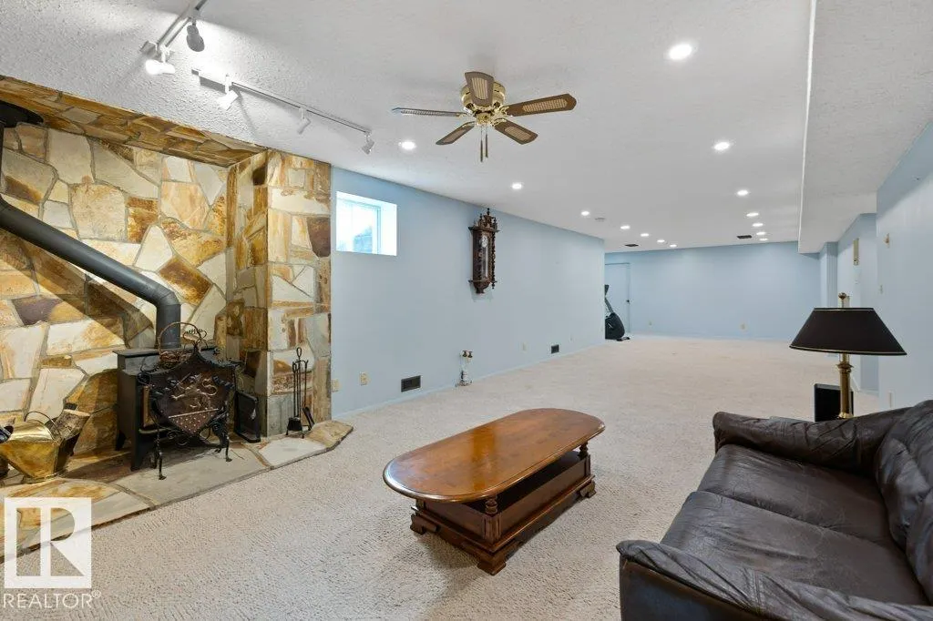 14 WINDERMERE Crescent