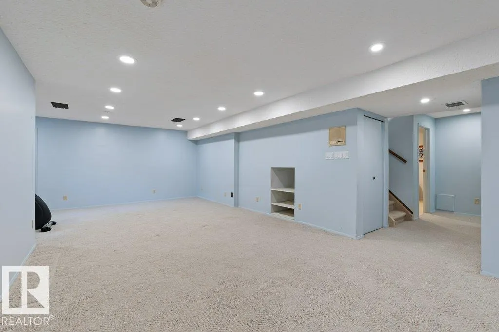 14 WINDERMERE Crescent