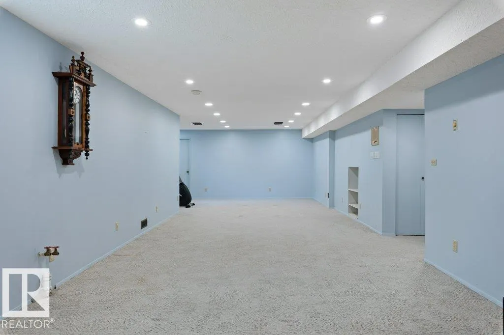 14 WINDERMERE Crescent