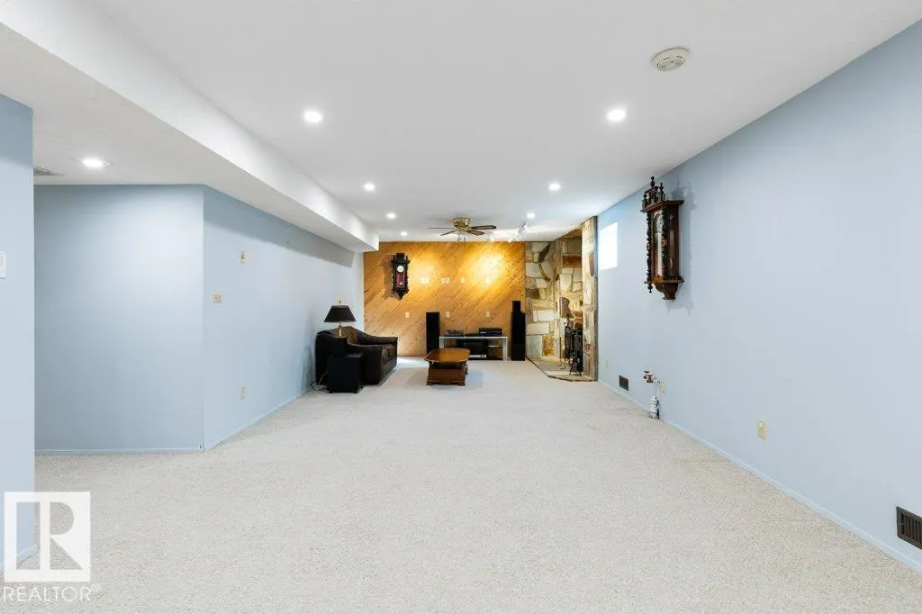 14 WINDERMERE Crescent