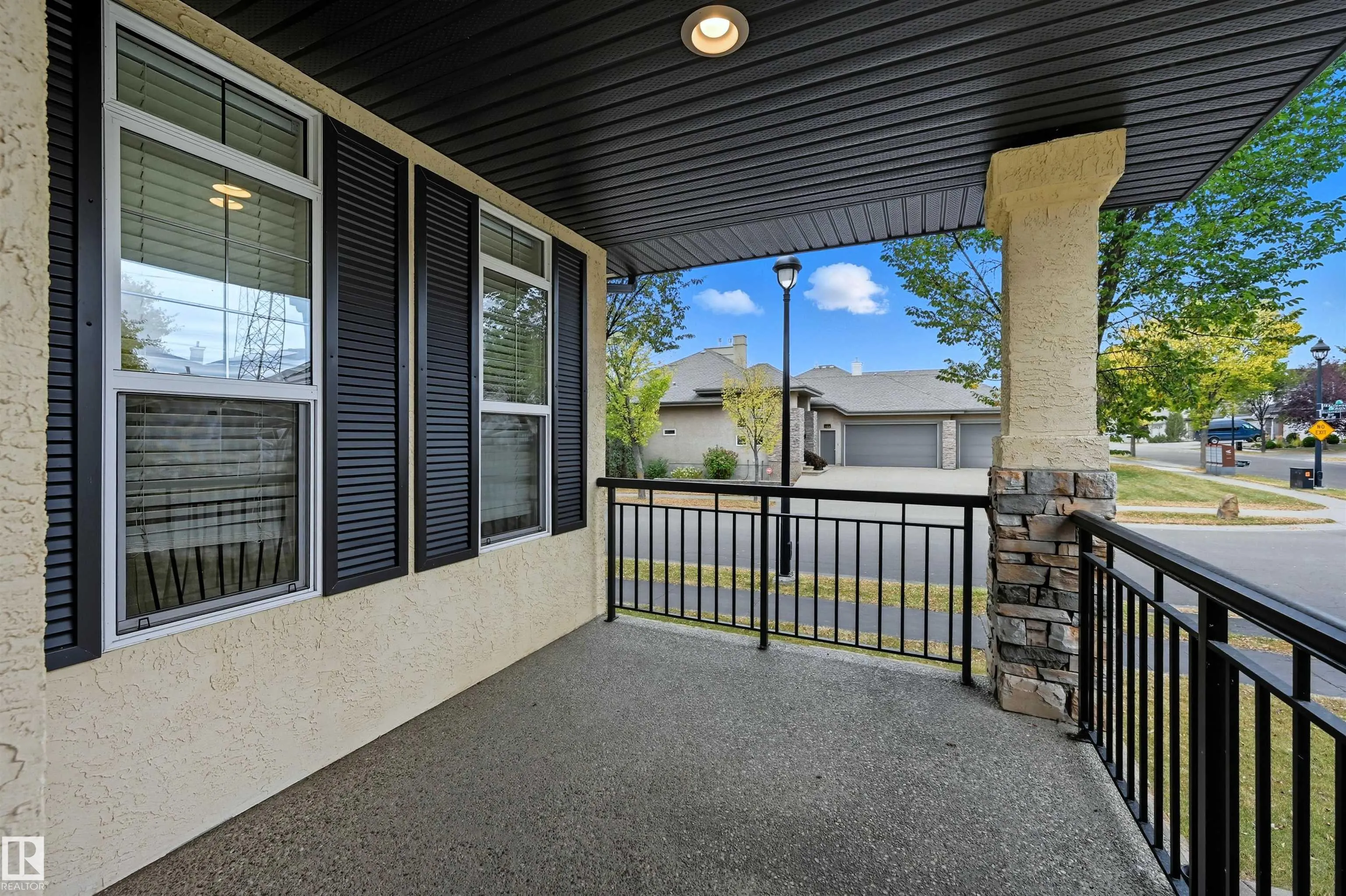976 HOLLINGSWORTH Bend