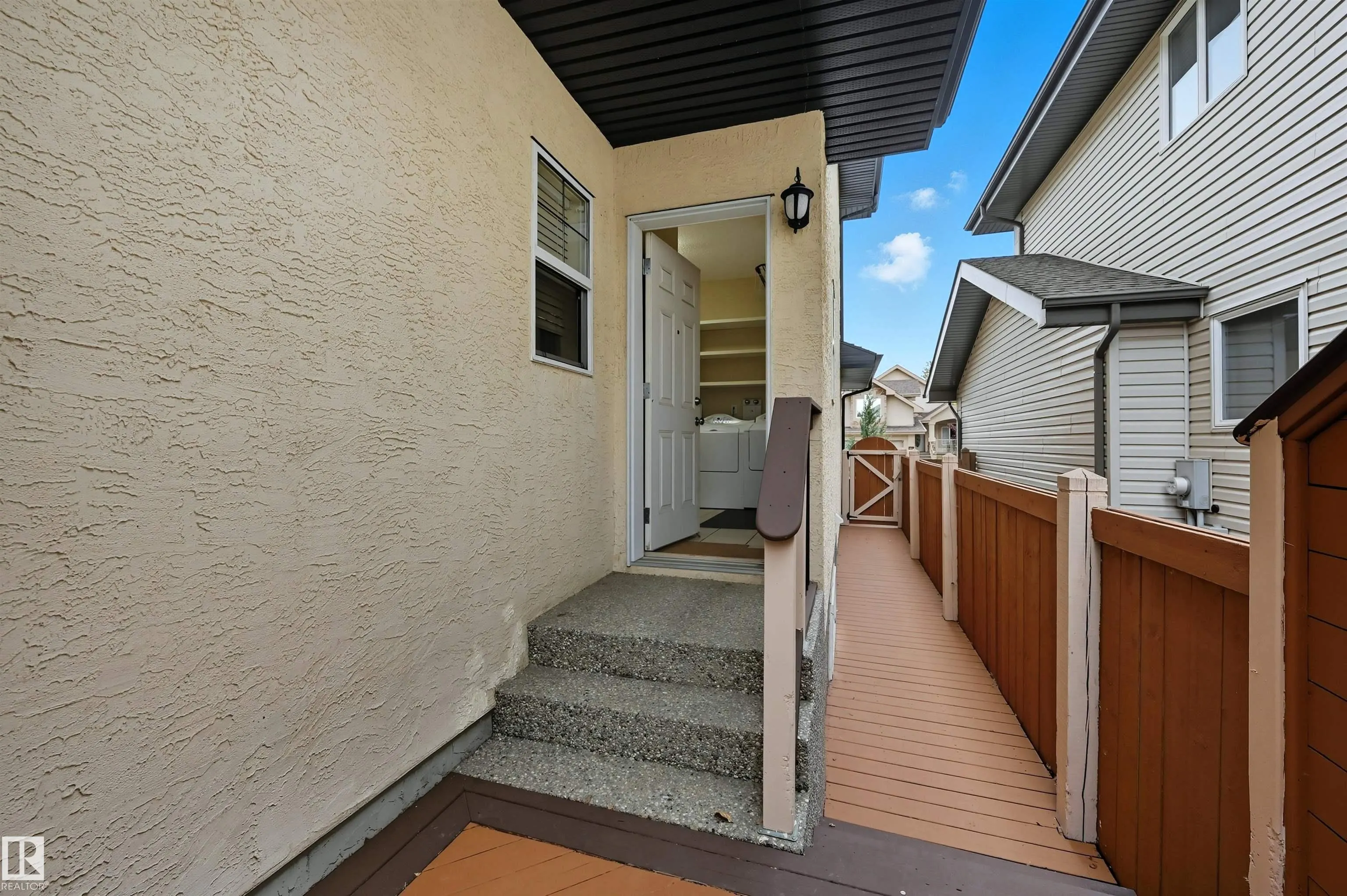 976 HOLLINGSWORTH Bend