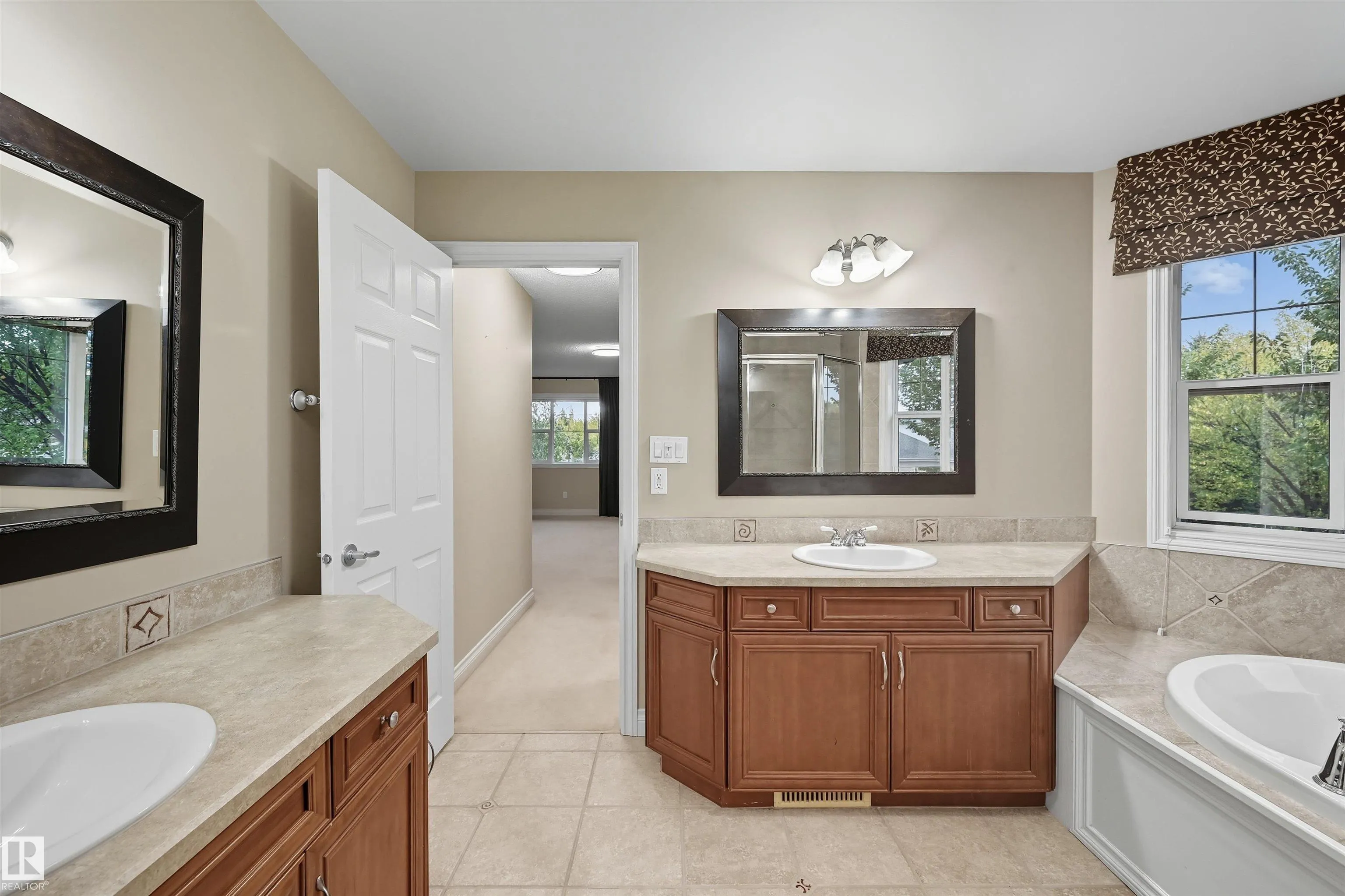976 HOLLINGSWORTH Bend