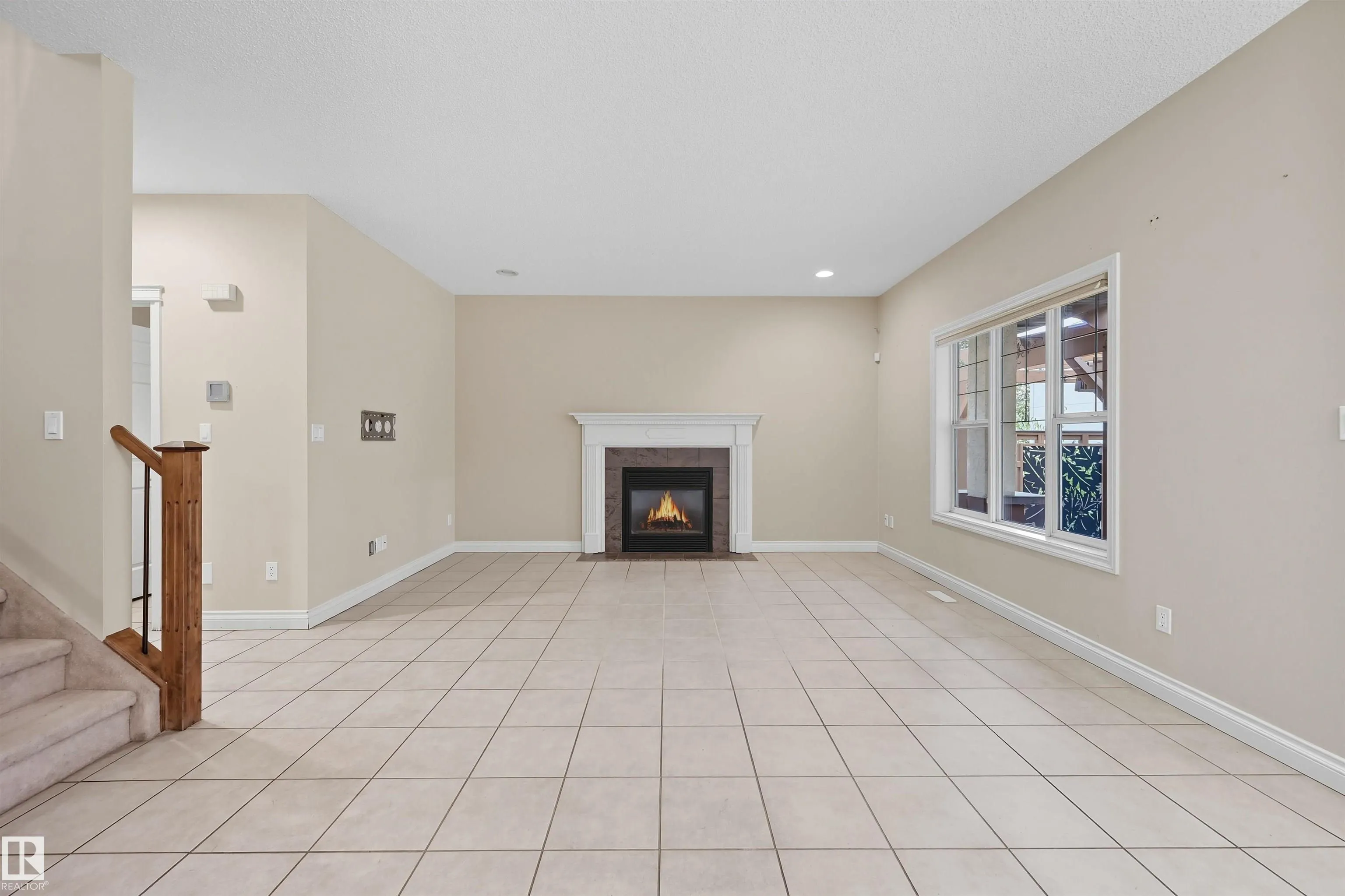 976 HOLLINGSWORTH Bend