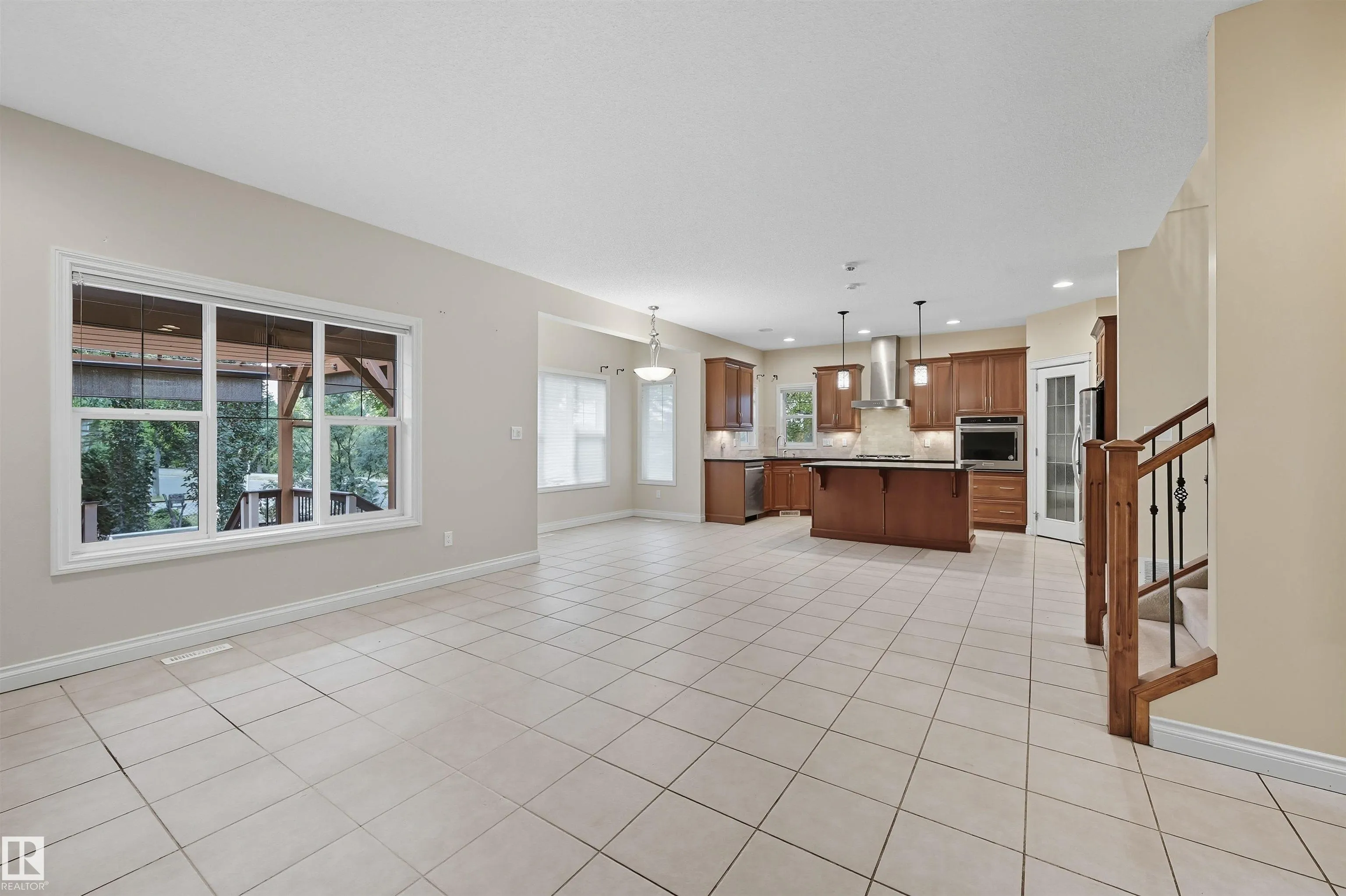 976 HOLLINGSWORTH Bend