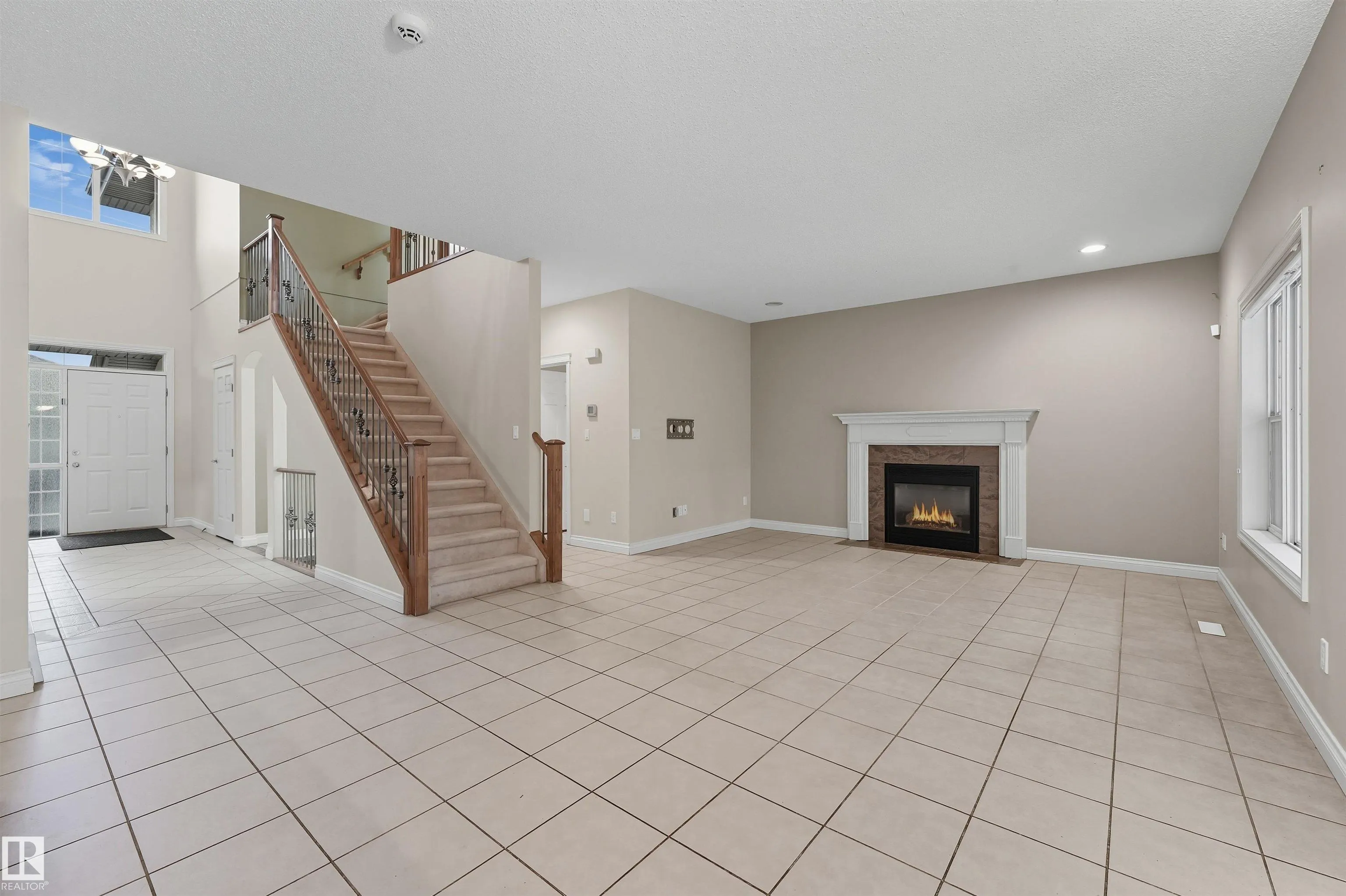 976 HOLLINGSWORTH Bend