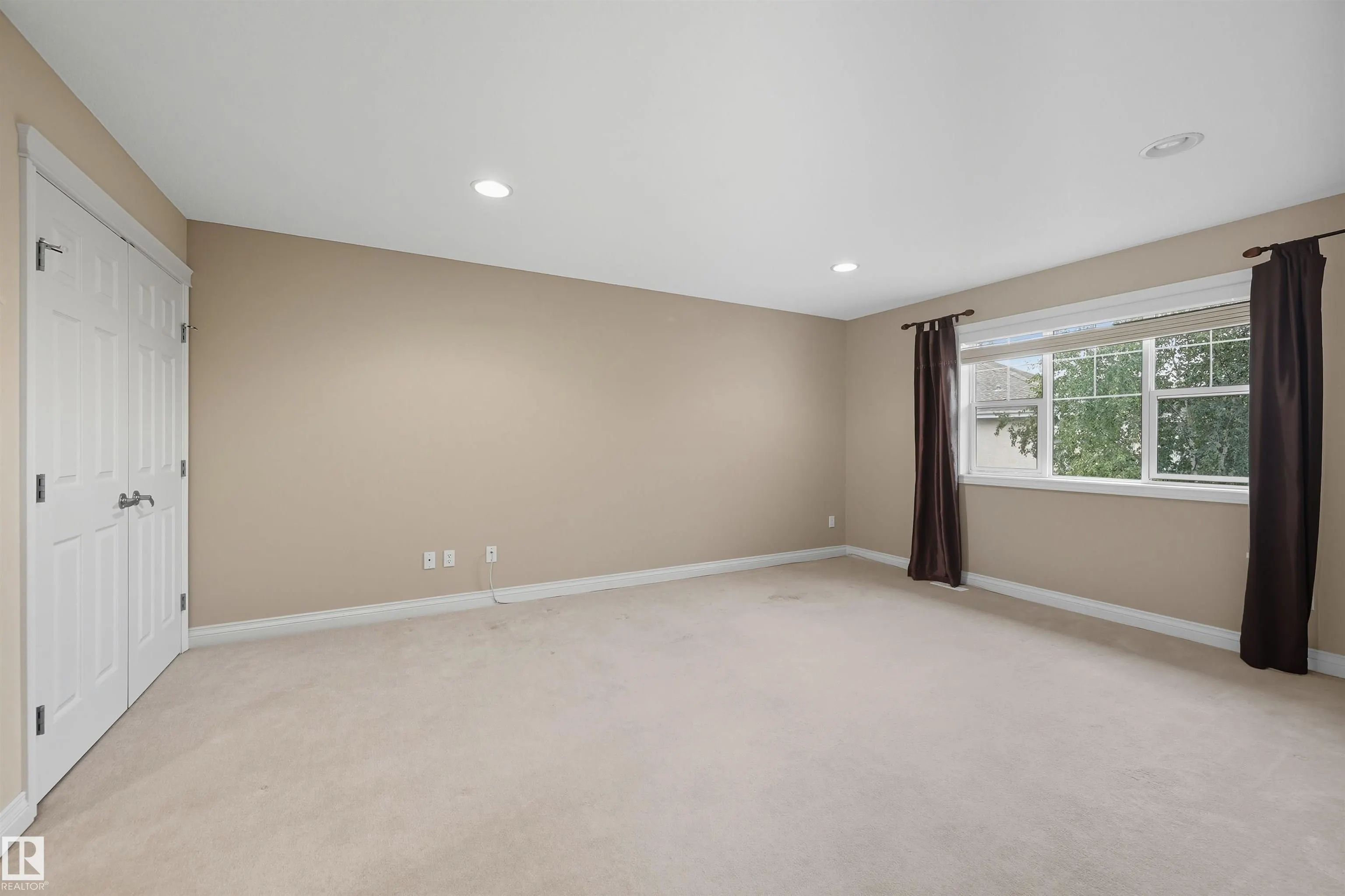 976 HOLLINGSWORTH Bend