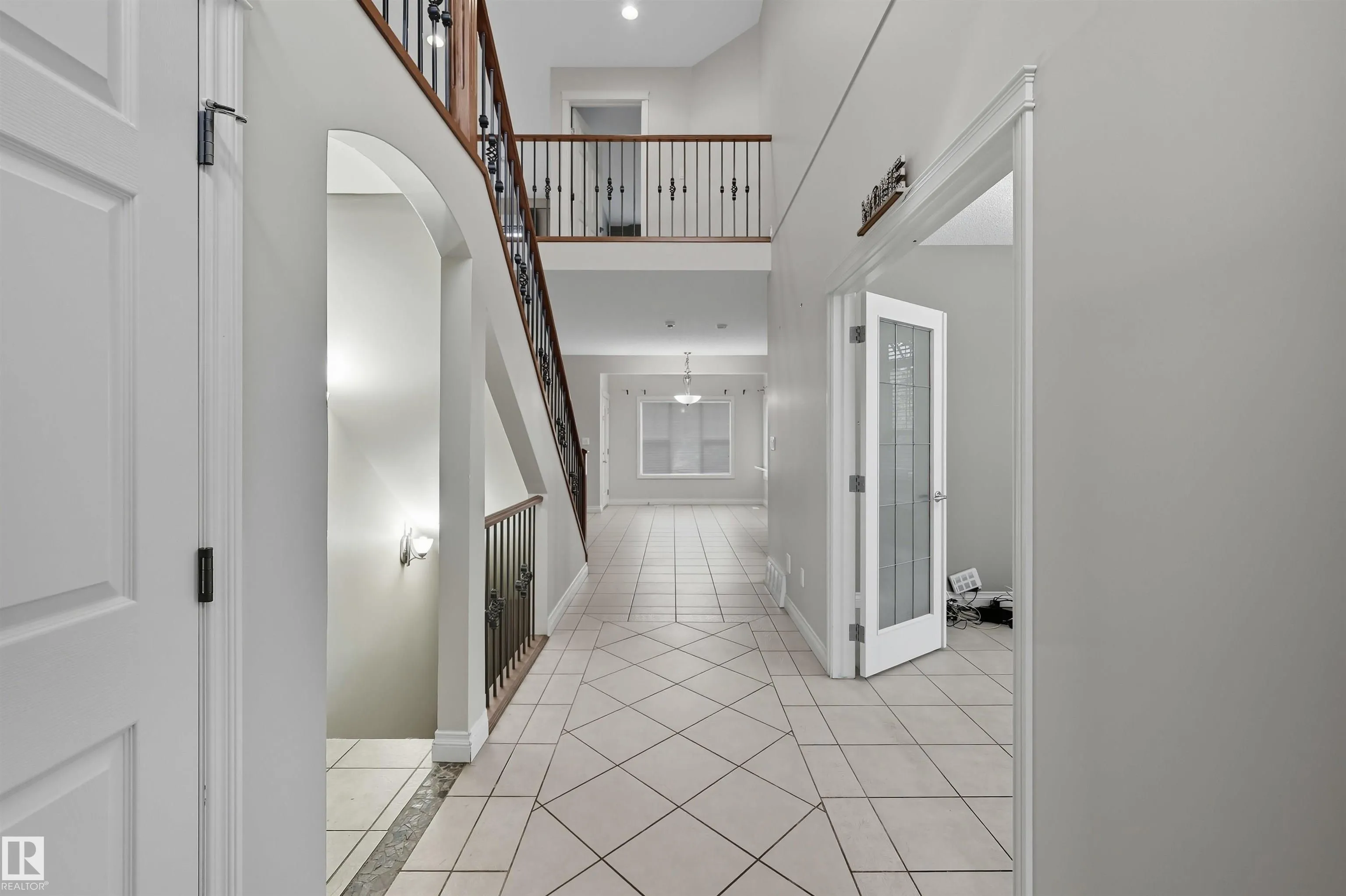 976 HOLLINGSWORTH Bend