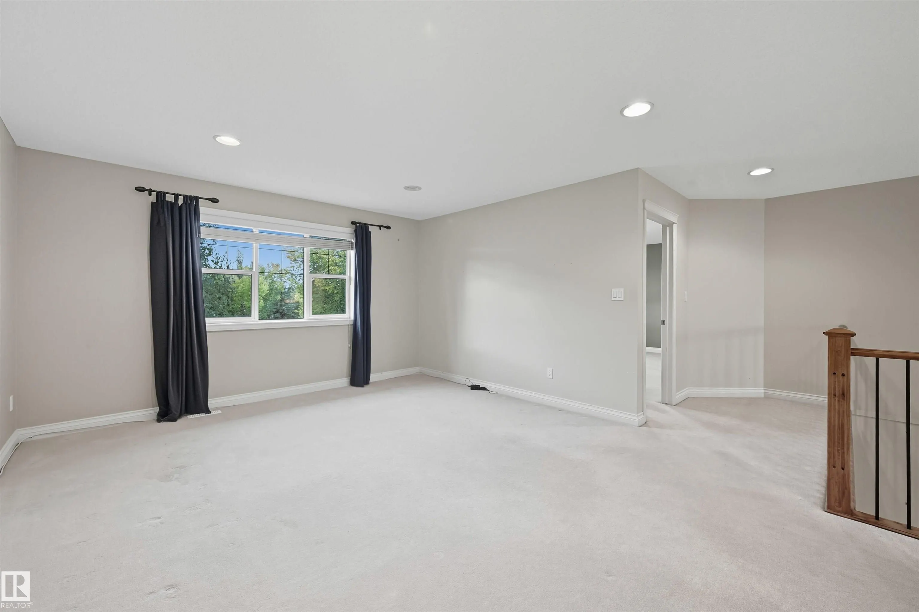 976 HOLLINGSWORTH Bend