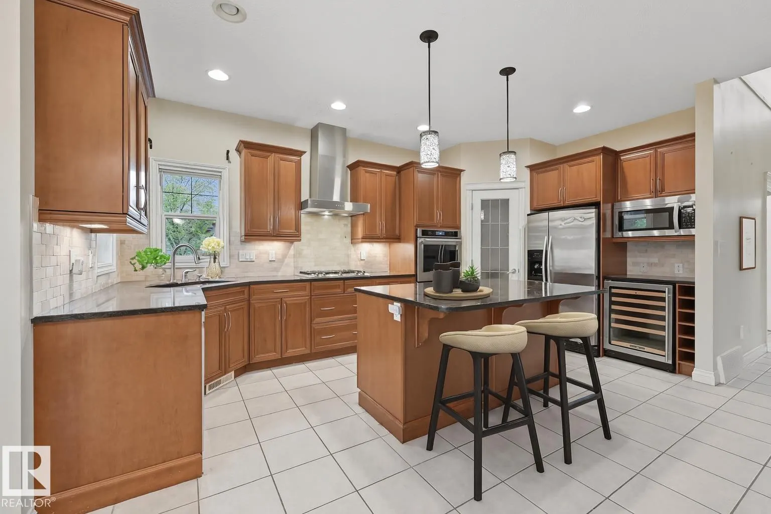 976 HOLLINGSWORTH Bend