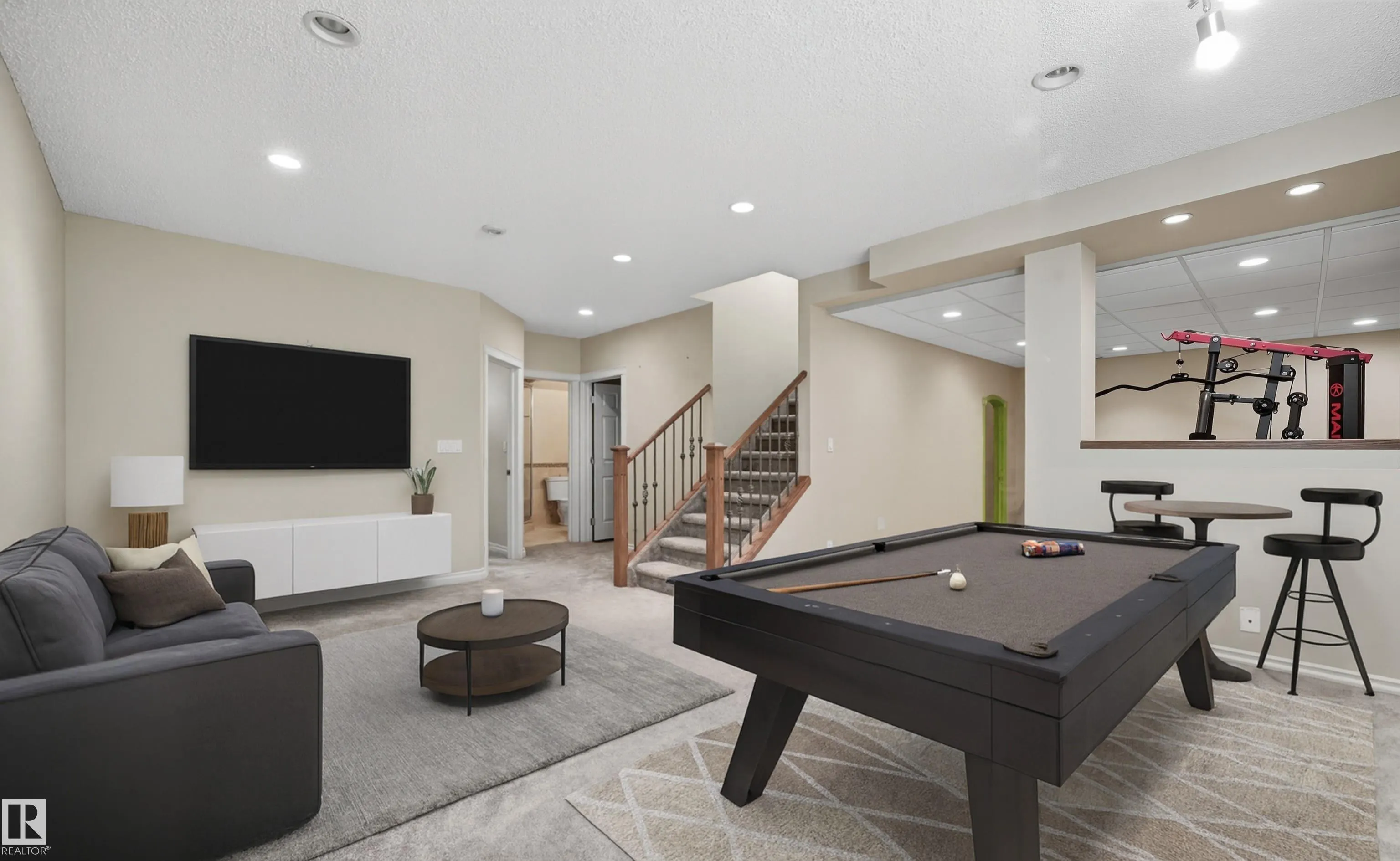 976 HOLLINGSWORTH Bend