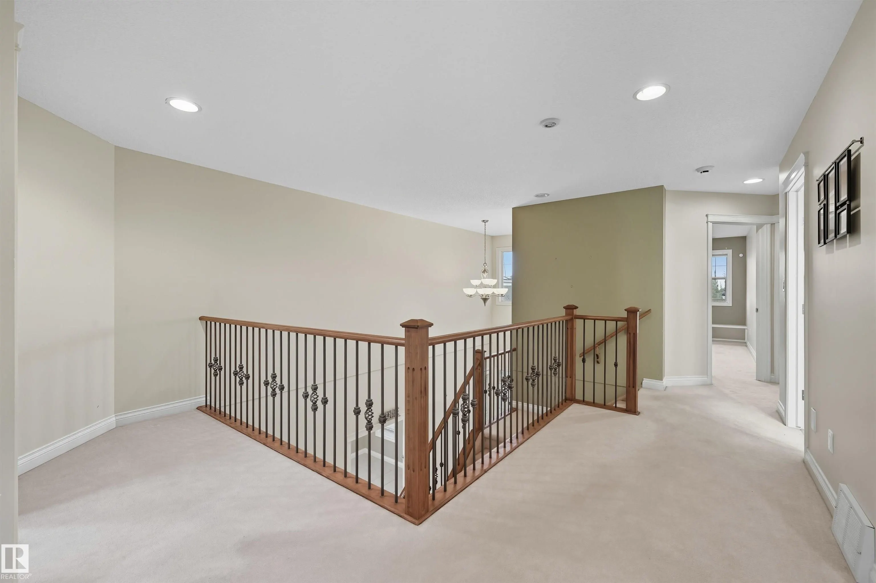 976 HOLLINGSWORTH Bend