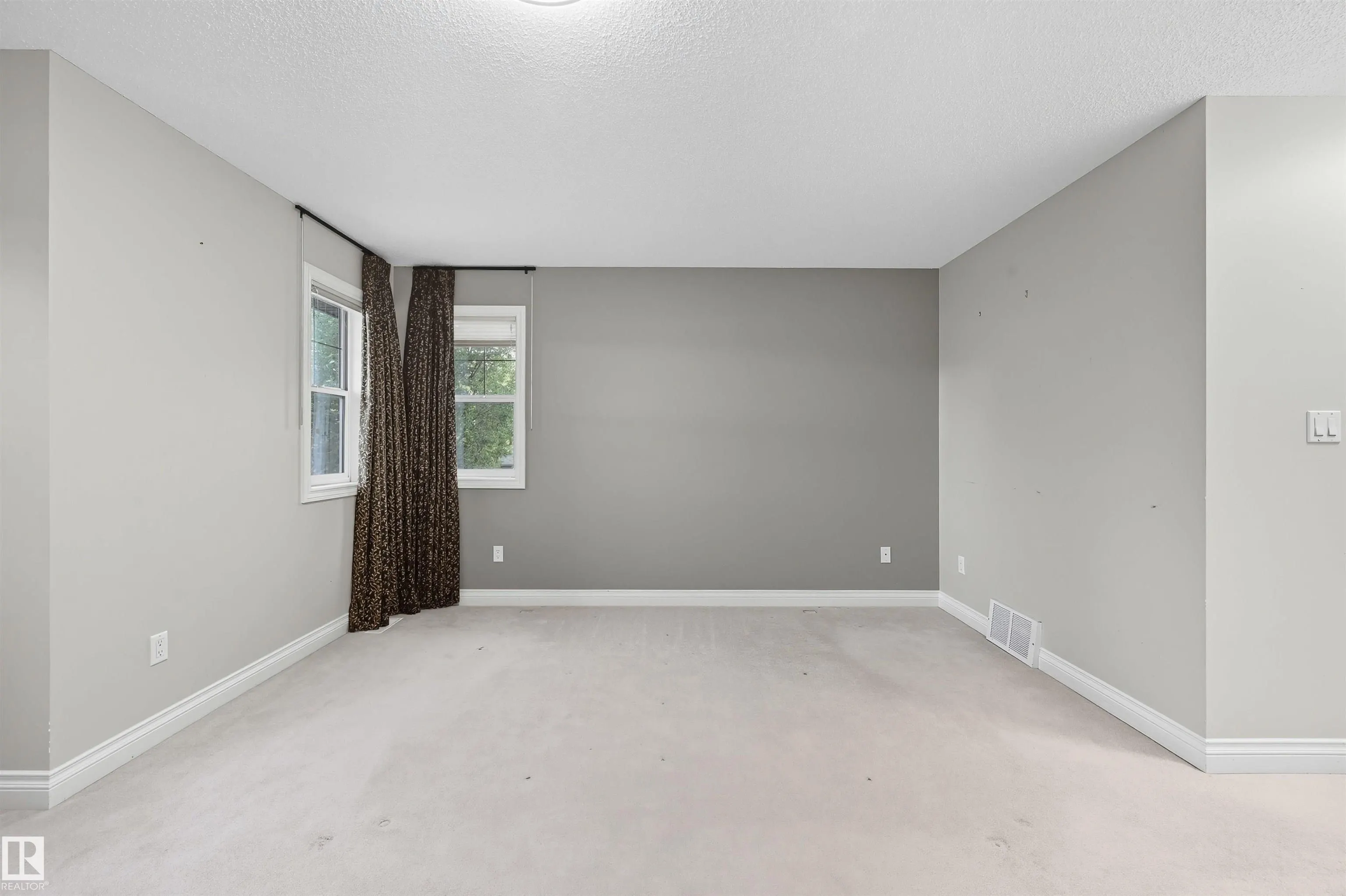 976 HOLLINGSWORTH Bend