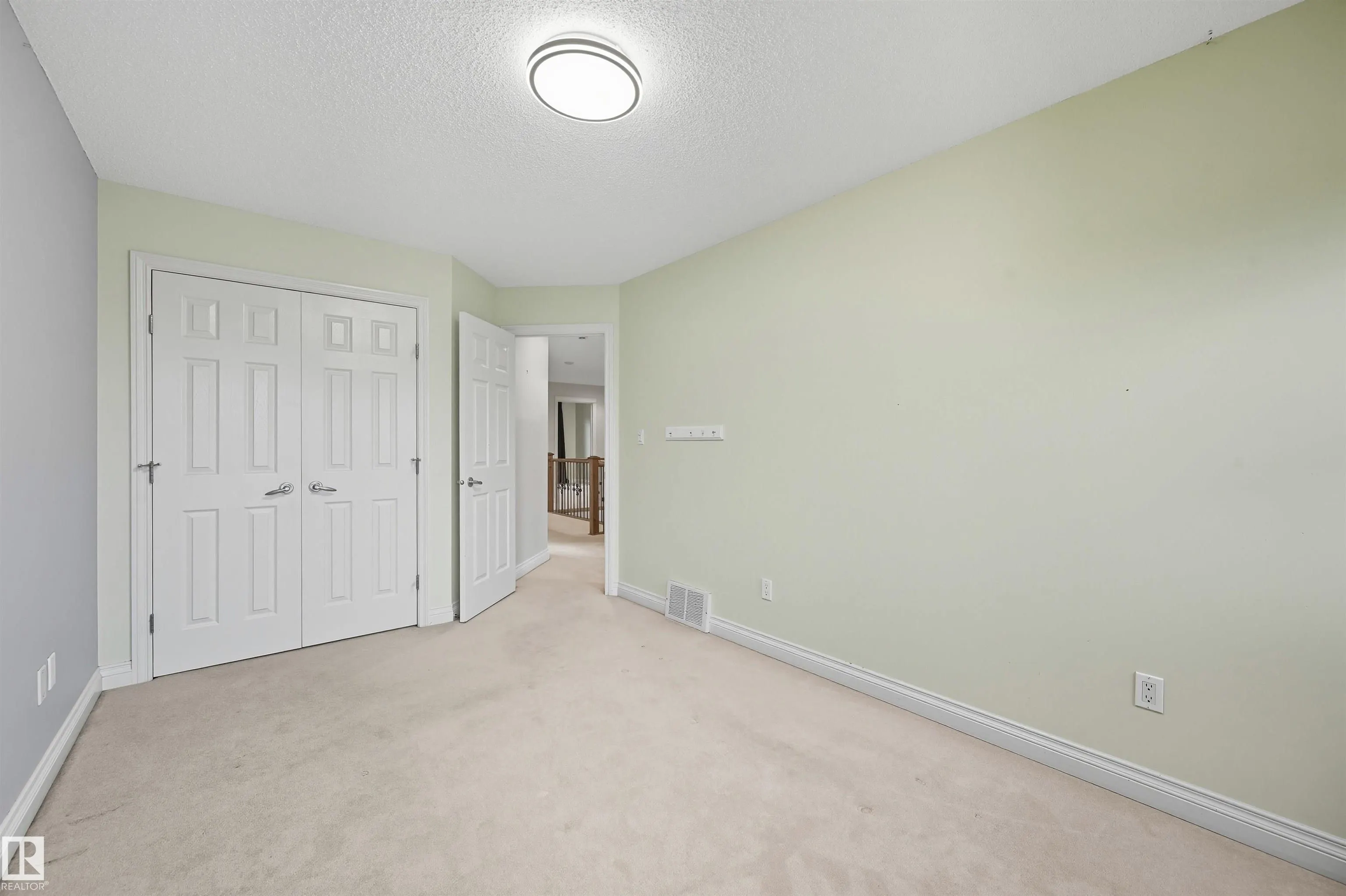 976 HOLLINGSWORTH Bend