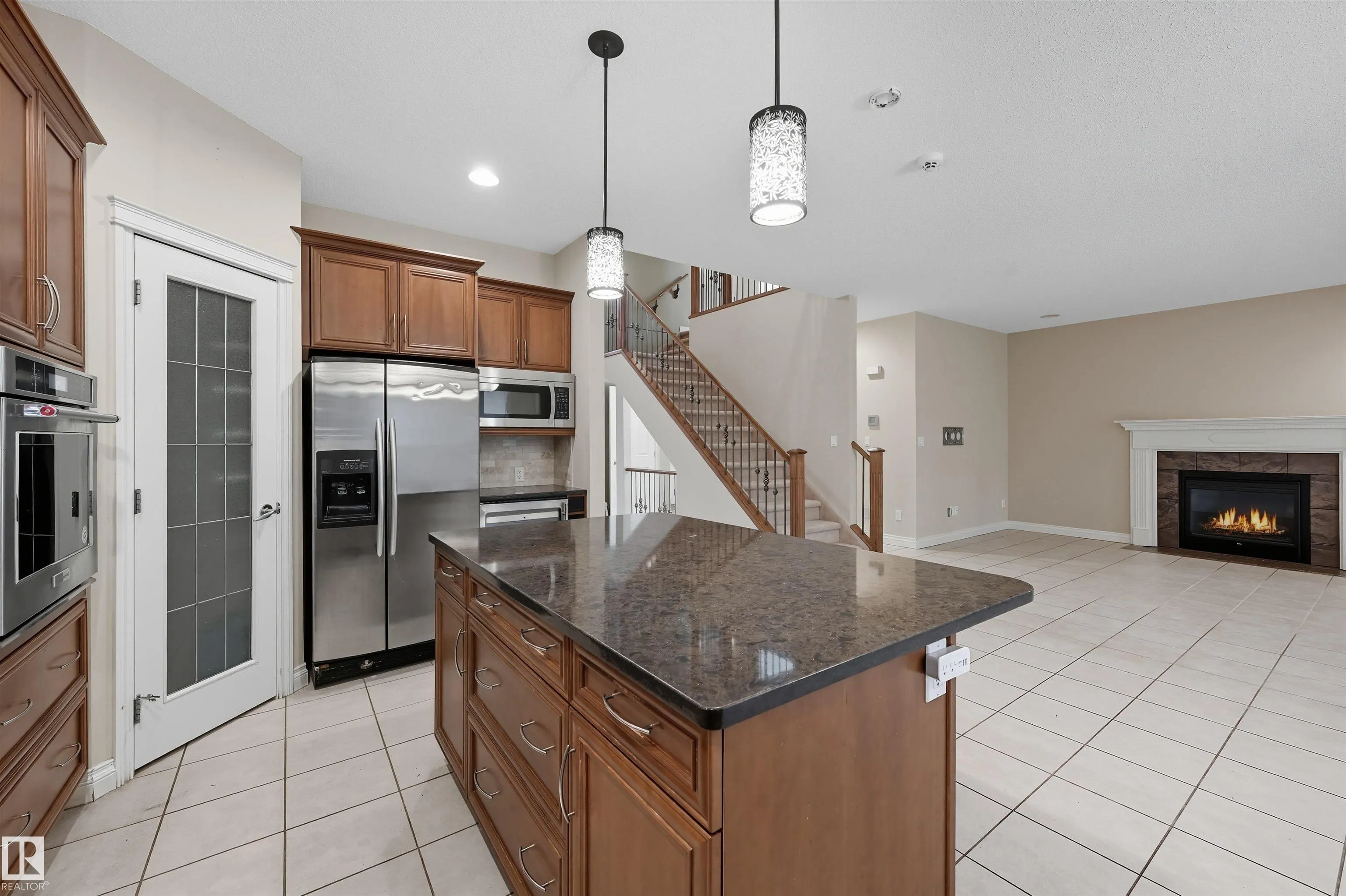 976 HOLLINGSWORTH Bend