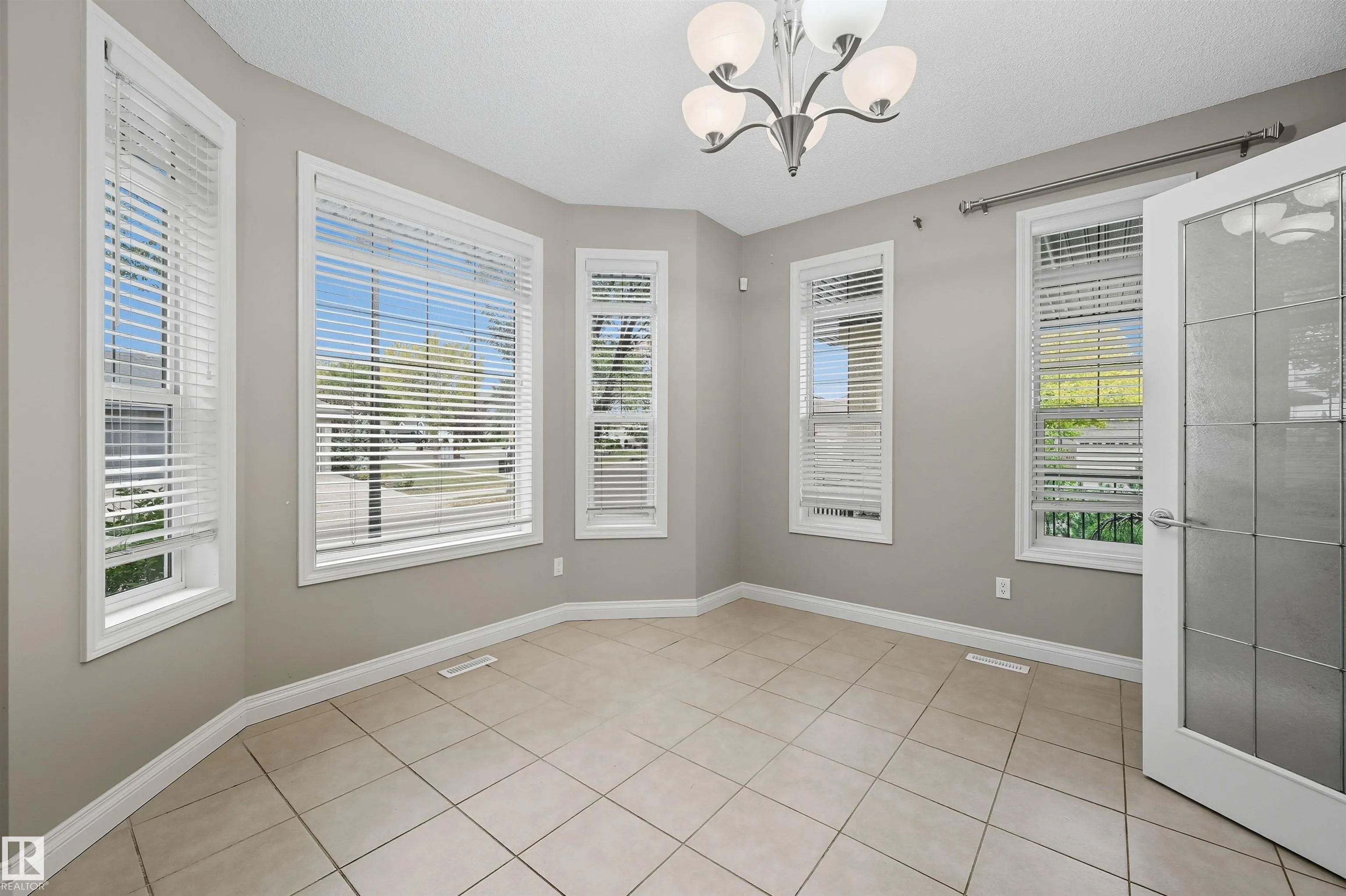 976 HOLLINGSWORTH Bend