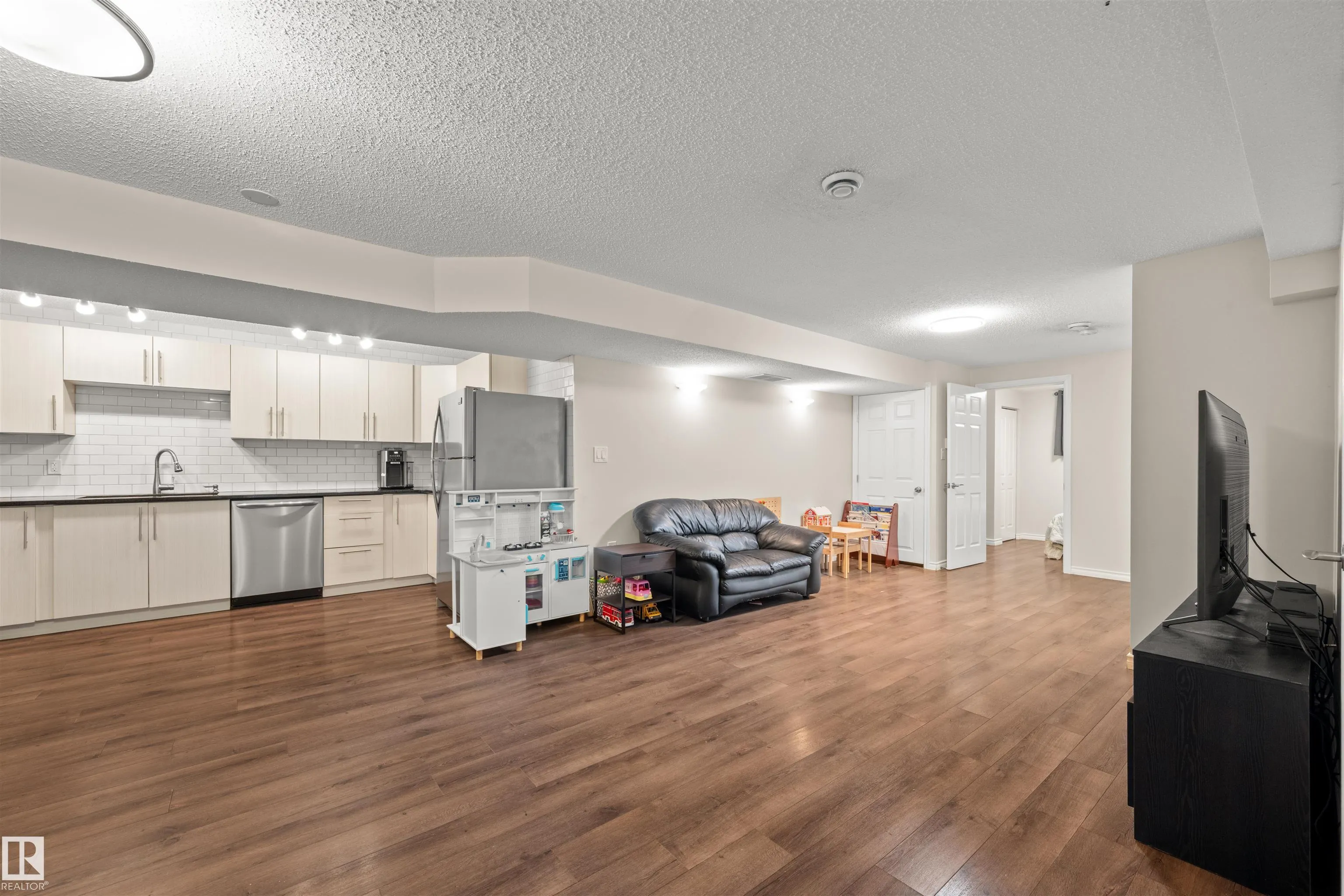 8608 CONNORS Road