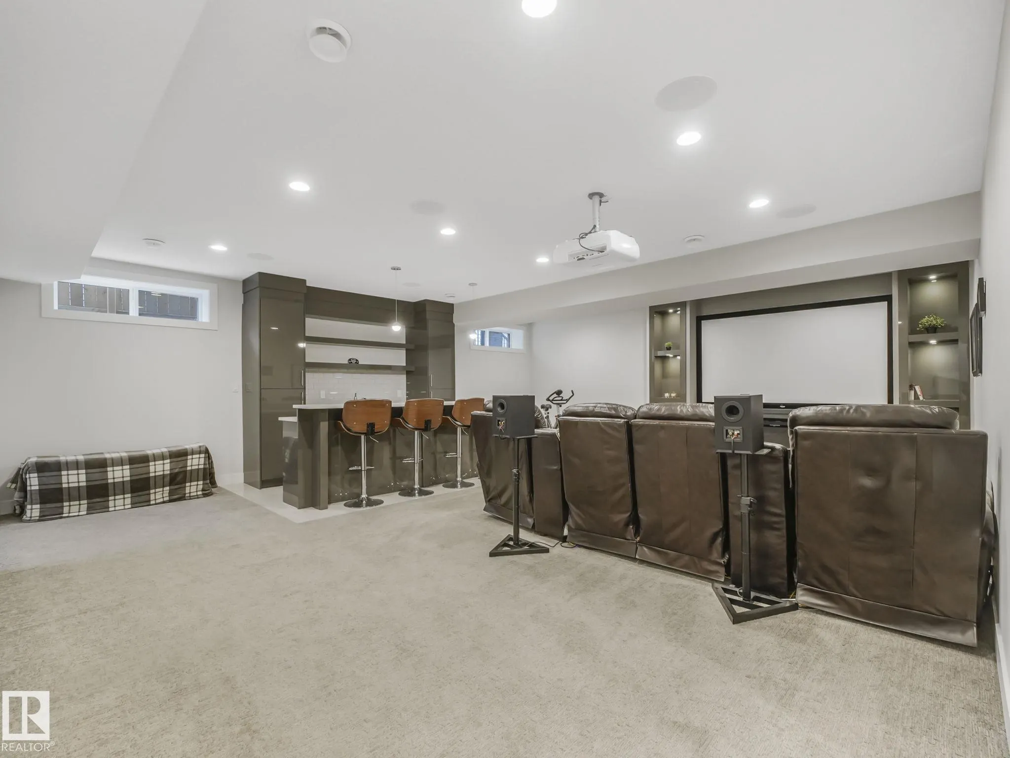 63 WOODS Place