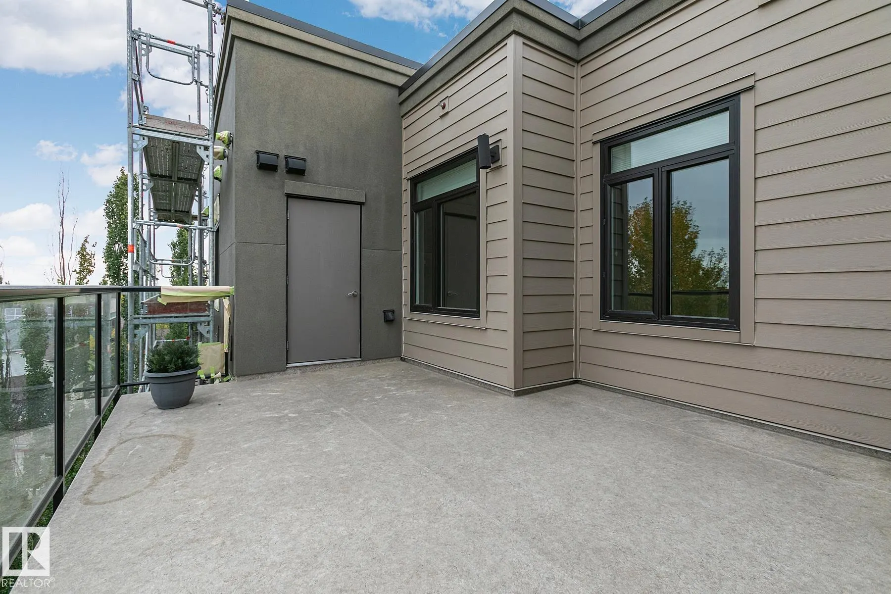 625 LEGER Way